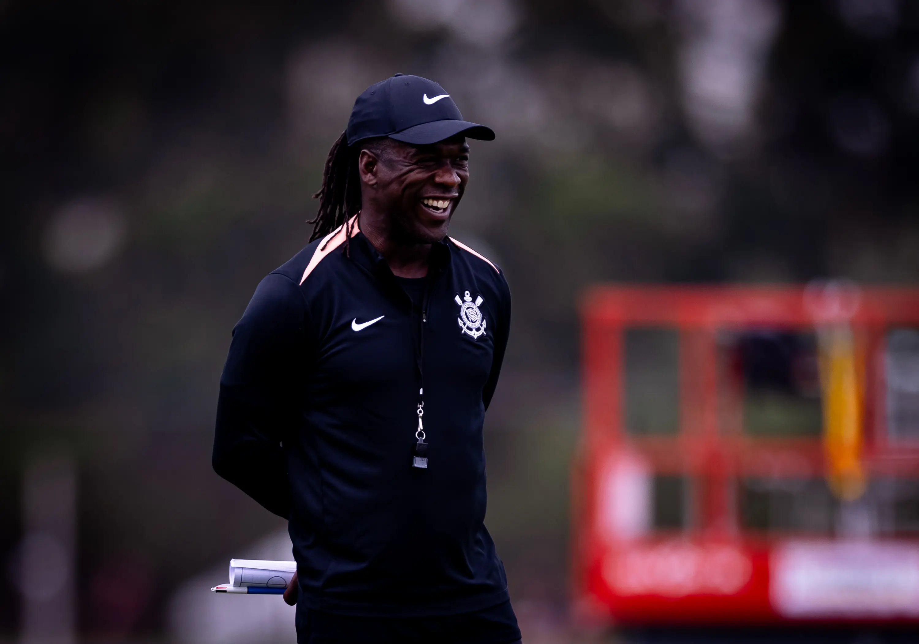 Com novidade em campo, Seedorf comanda atividade em dois períodos no Corinthians