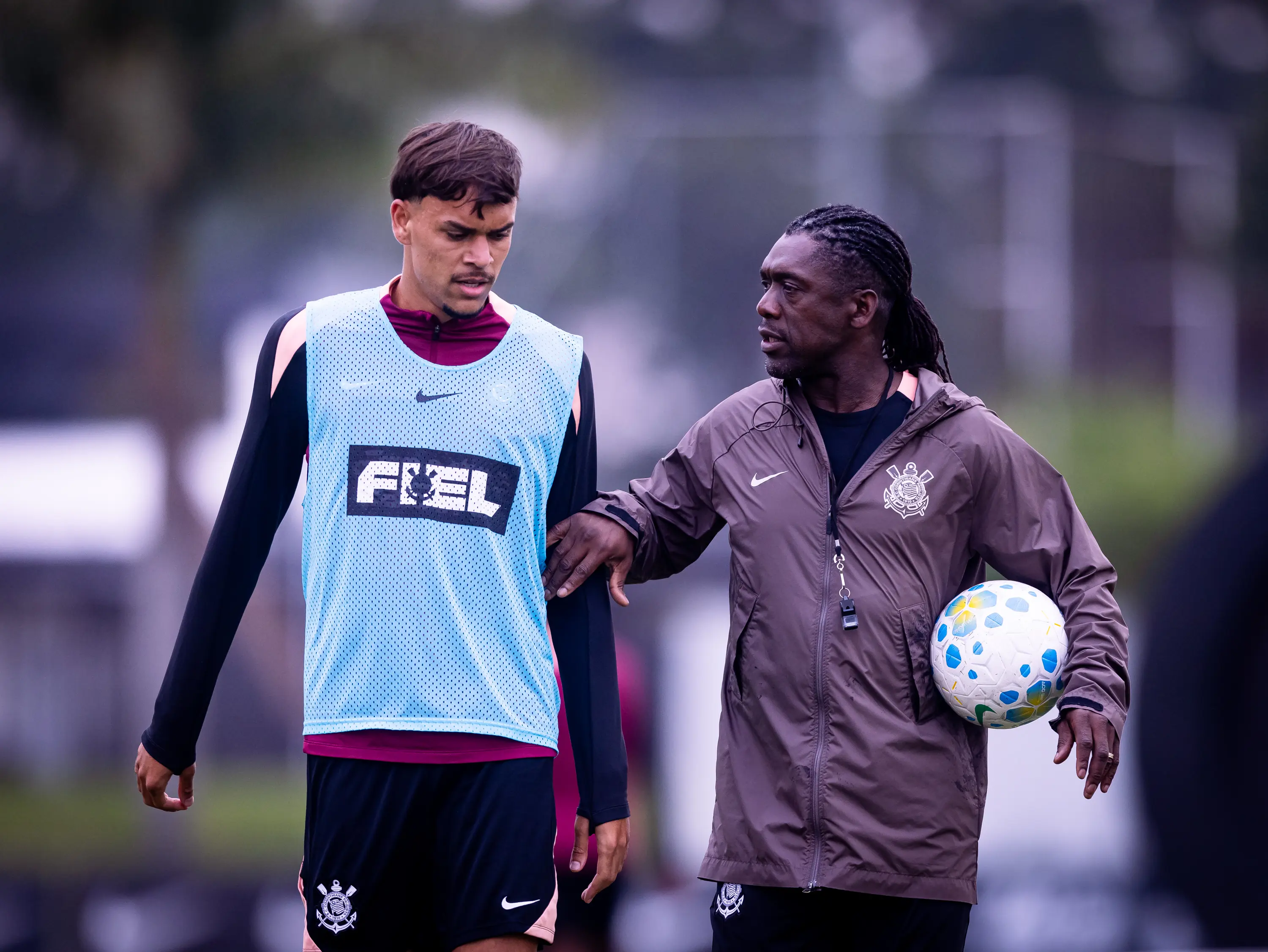 Seedorf fecha preparação do Corinthians para pegar o Vitória; veja time provável