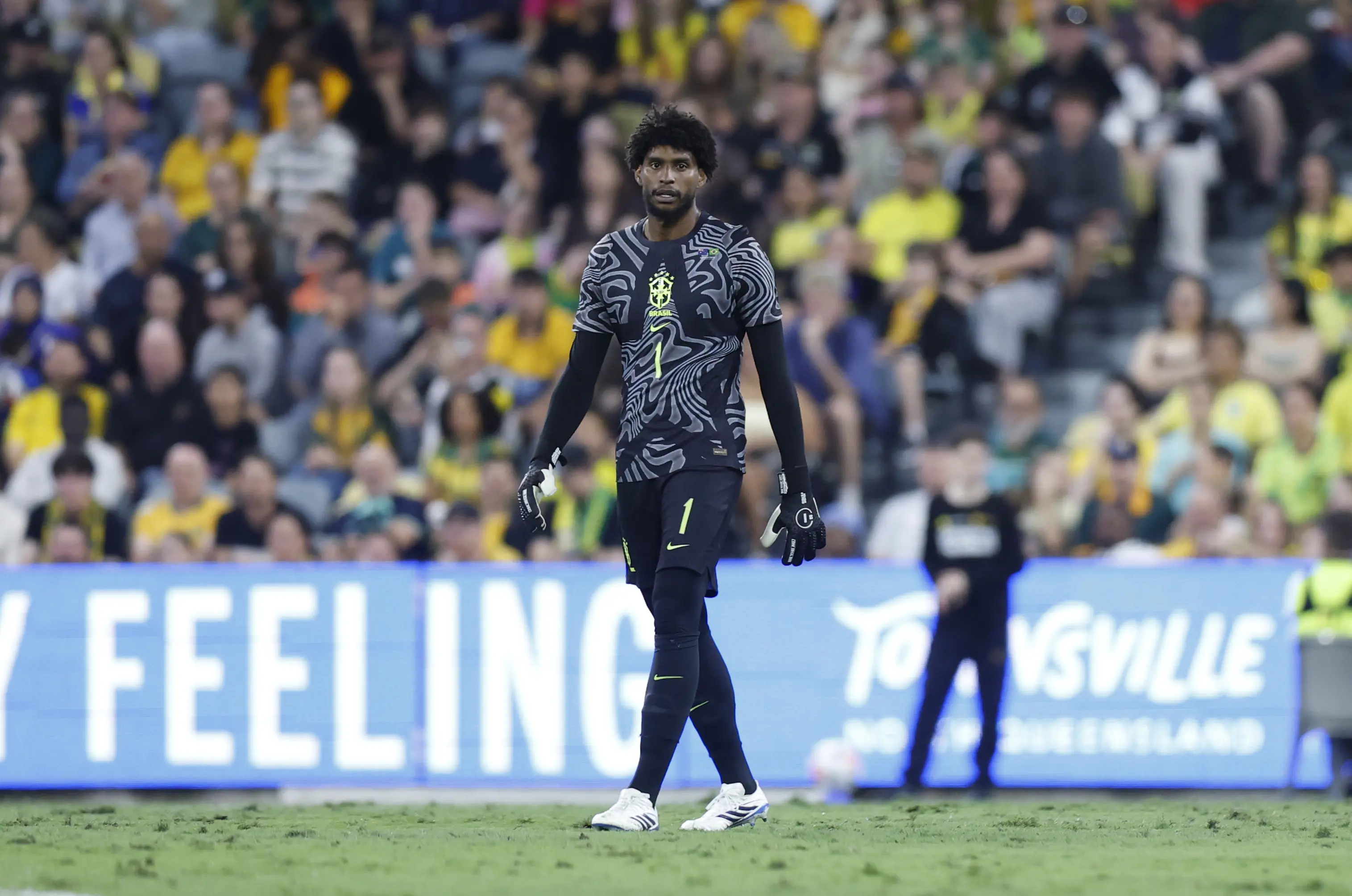 Ex-goleiro da Seleção Brasileira critica Hugo Souza e valoriza Otávio