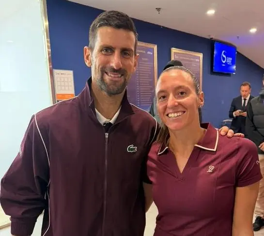 Luisa Stefani avança às quartas do WTA 1000 de Pequim e ‘tieta’ Novak Djokovic