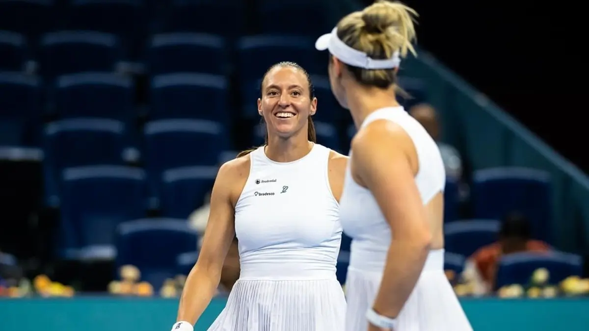 Luisa Stefani e Dabrowski vão à final do WTA 1000 de Pequim