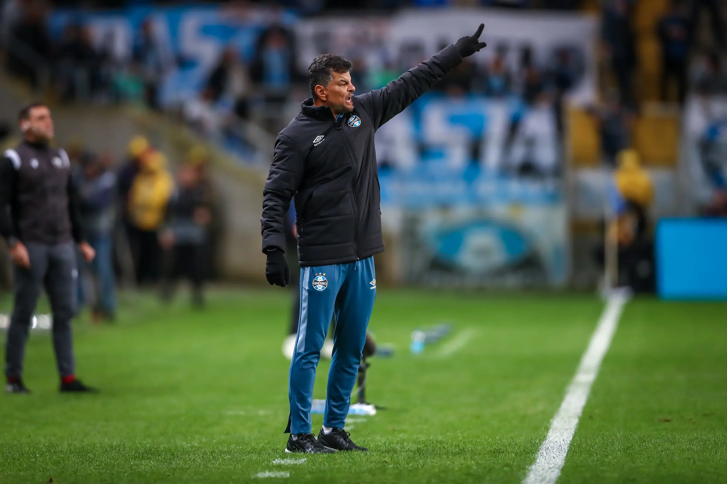 Auxiliar do Grêmio é preso por descumprimento de medida protetiva