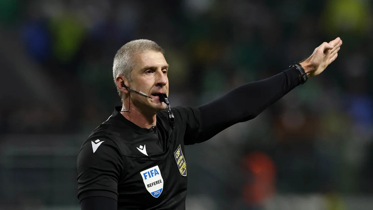 Criticado pelo Flamengo, Daronco é escalado para Palmeiras x Corinthians