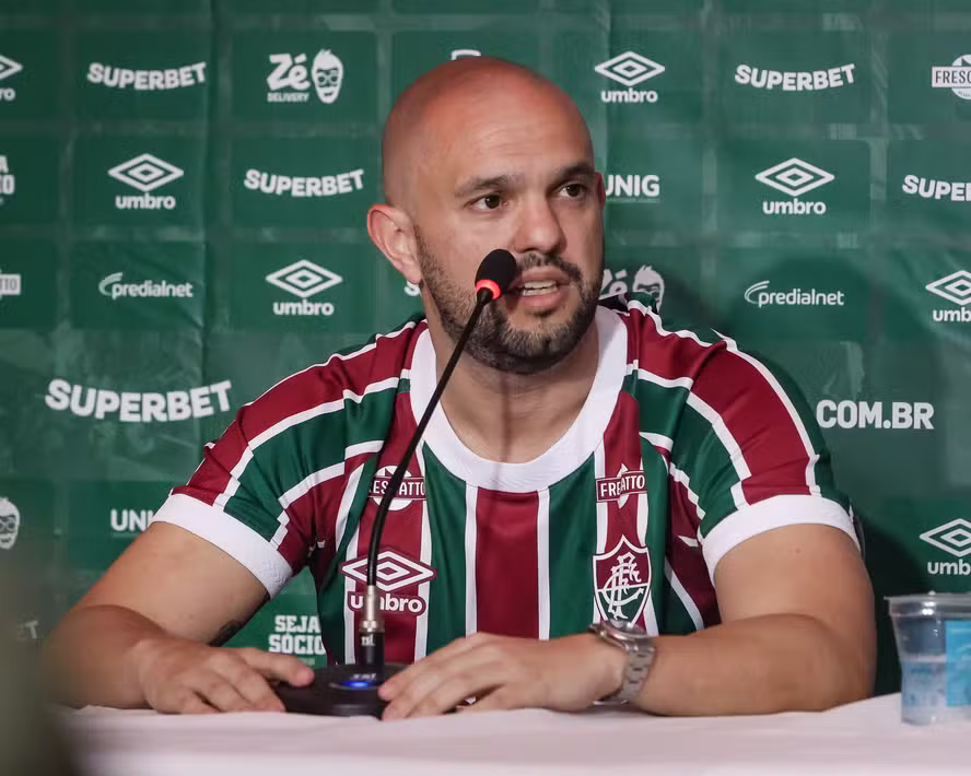 Presidente do Fluminense é suspenso após reclamações em derrota para o Flamengo