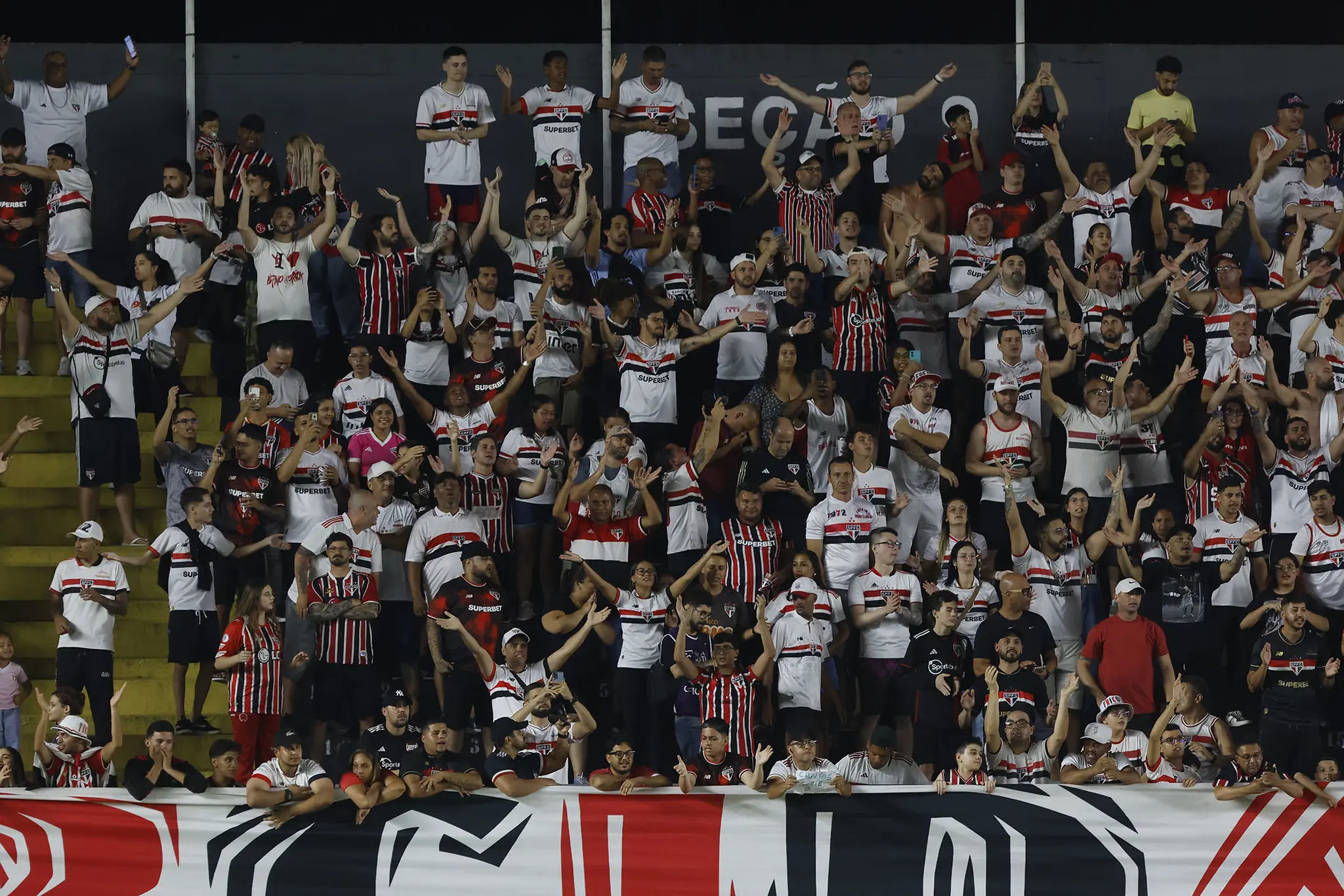 São Paulo x Corinthians: veja preços e como comprar ingressos para o clássico na Vila Belmiro