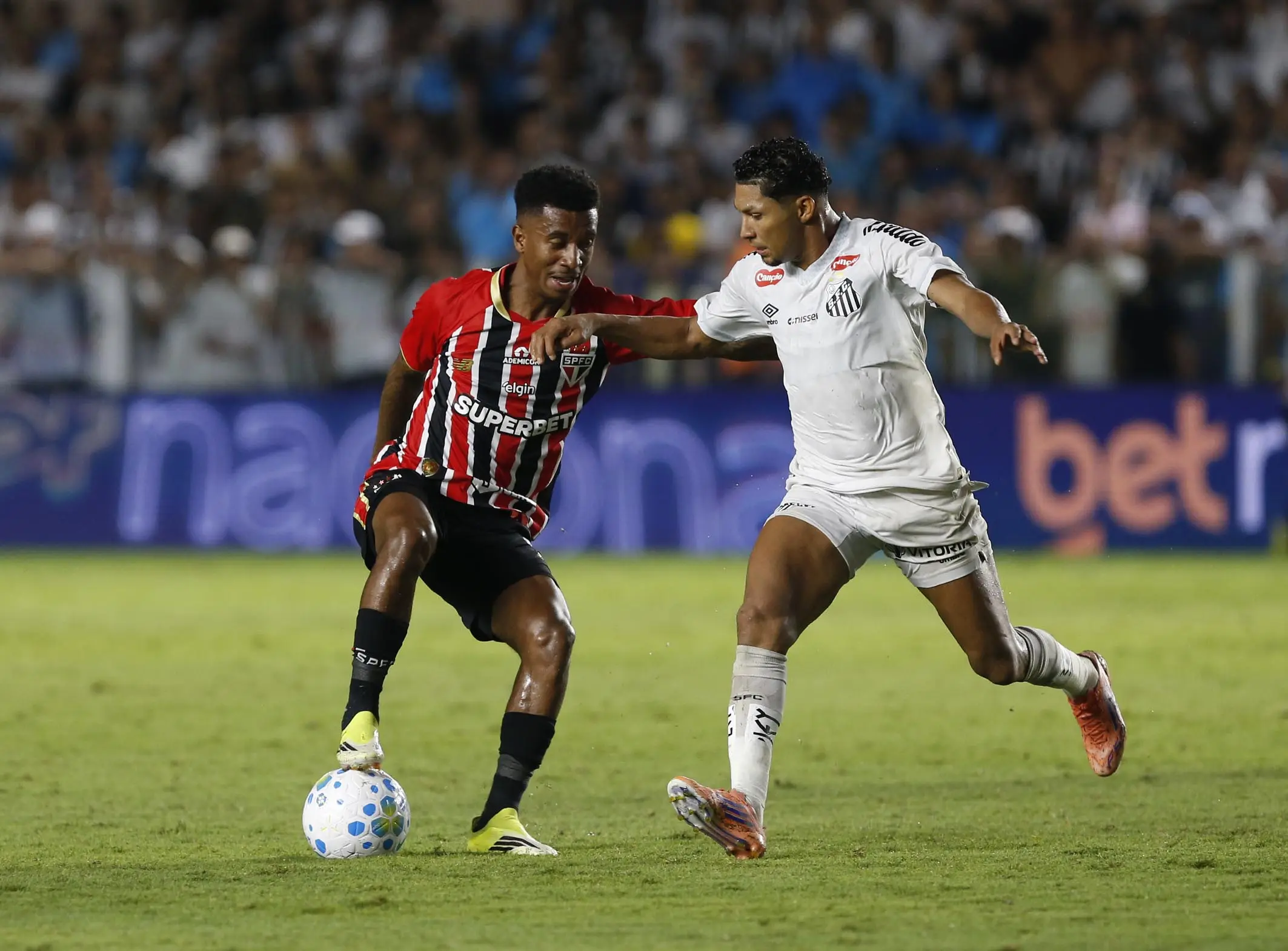 São Paulo e Santos fazem clássico decisivo no Morumbis pelo Brasileirão​‌​