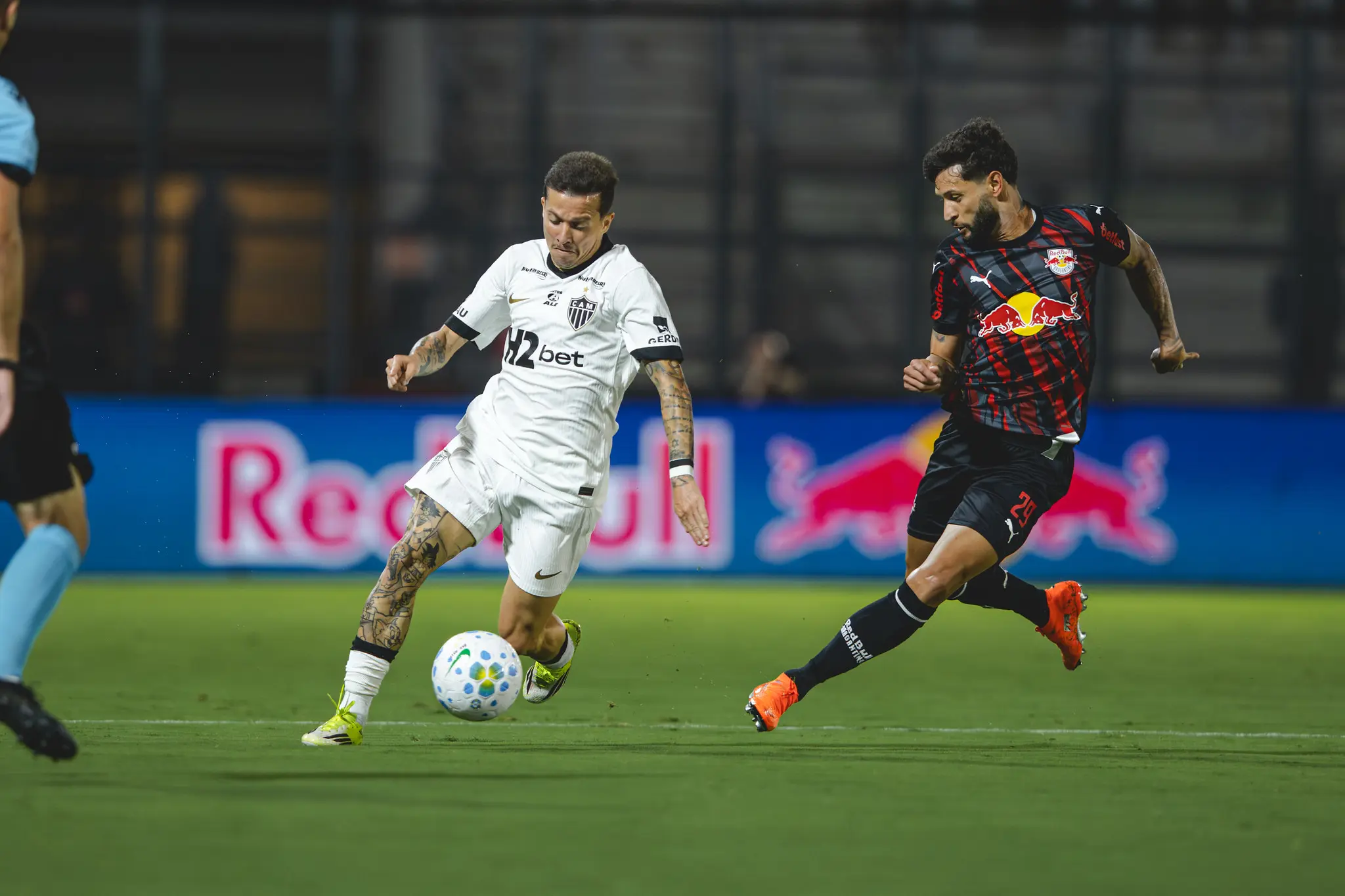 Atlético-MG x Bragantino buscam vitória em jogo atrasado do Brasileirão na Arena MRV​‌​