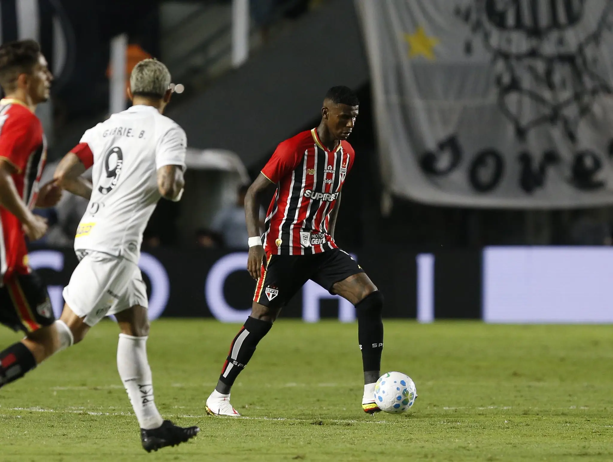 São Paulo x Santos pelo Brasileirão: onde assistir ao vivo, estatísticas, histórico e escalações