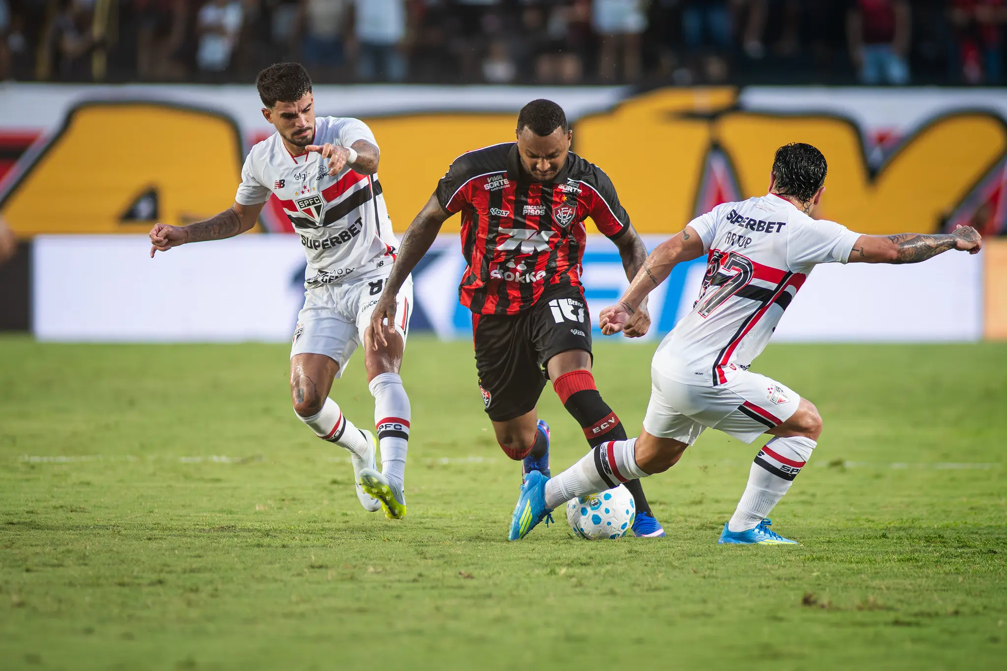 São Paulo x Vitória: veja onde assistir ao jogo pela 30ª rodada do Brasileirão