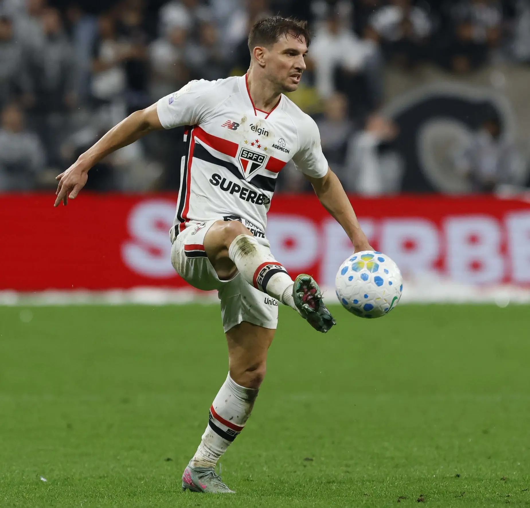 São Paulo vive impasse com situações de Cédric Soares e Enzo Díaz; entenda