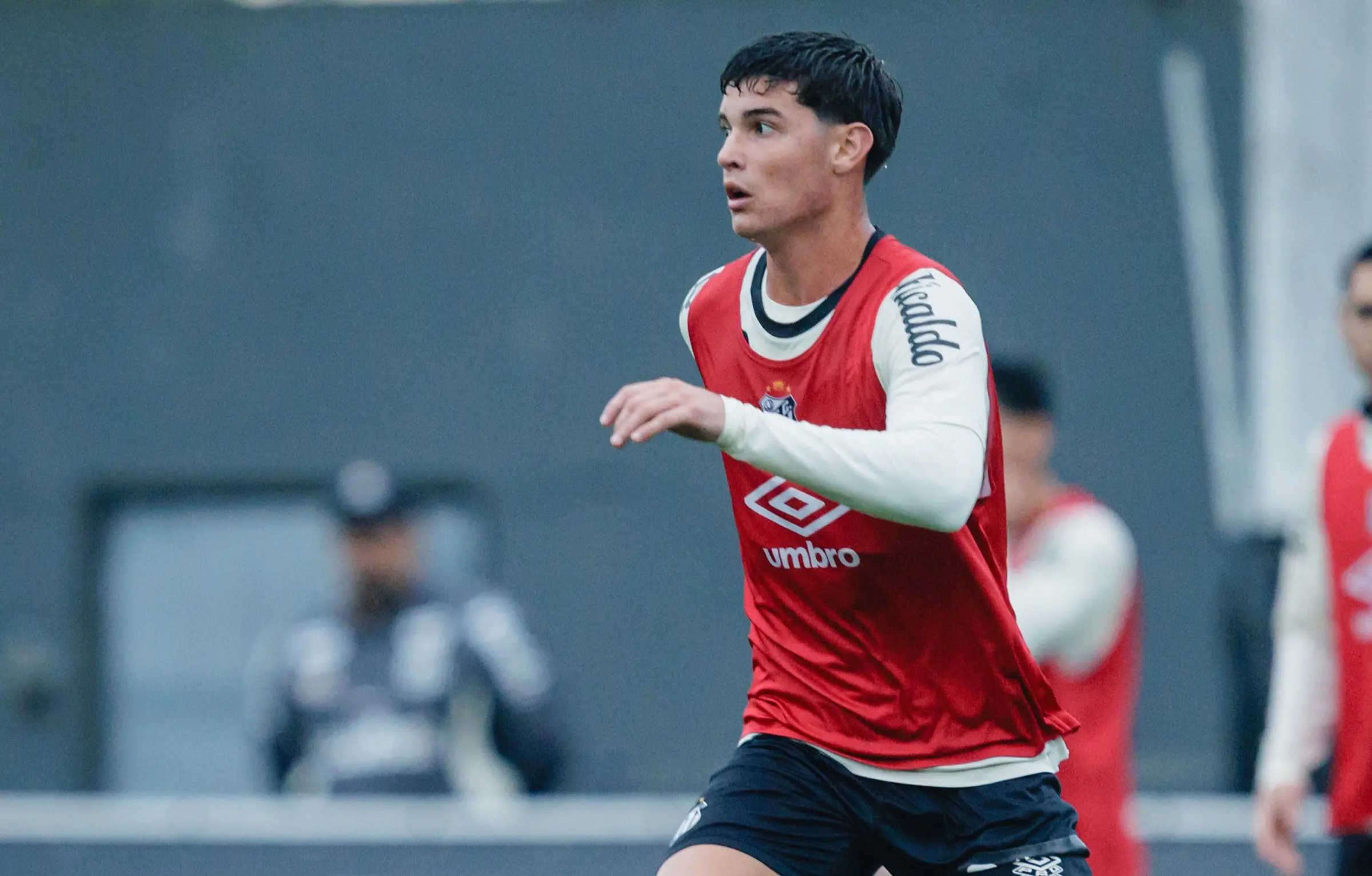 Samuel Pierri celebra oportunidades e mira sequência no Santos: “Me sinto pronto”