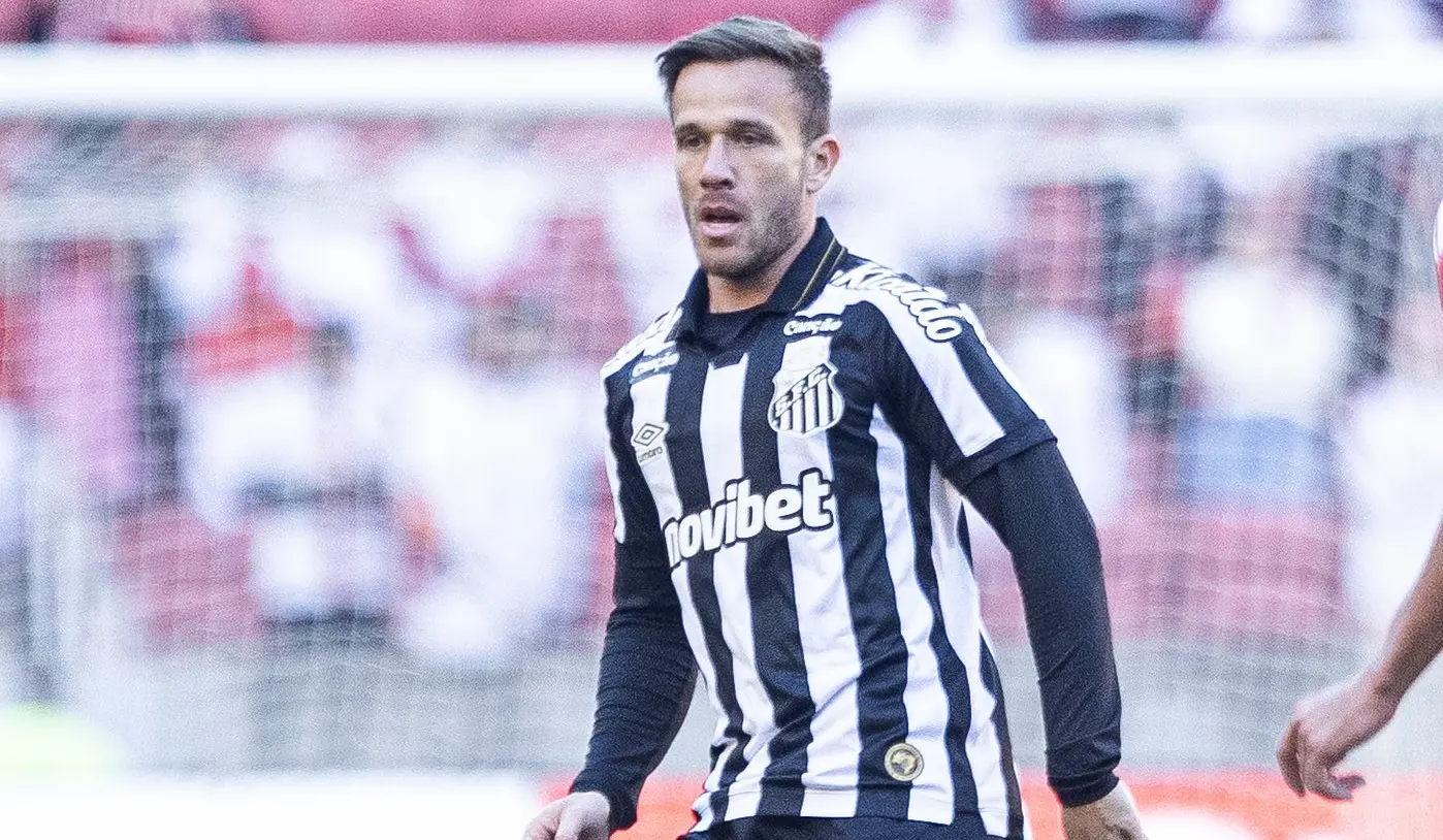 Arthur sente dores na coxa direita é substituído pelo Santos contra o São Paulo