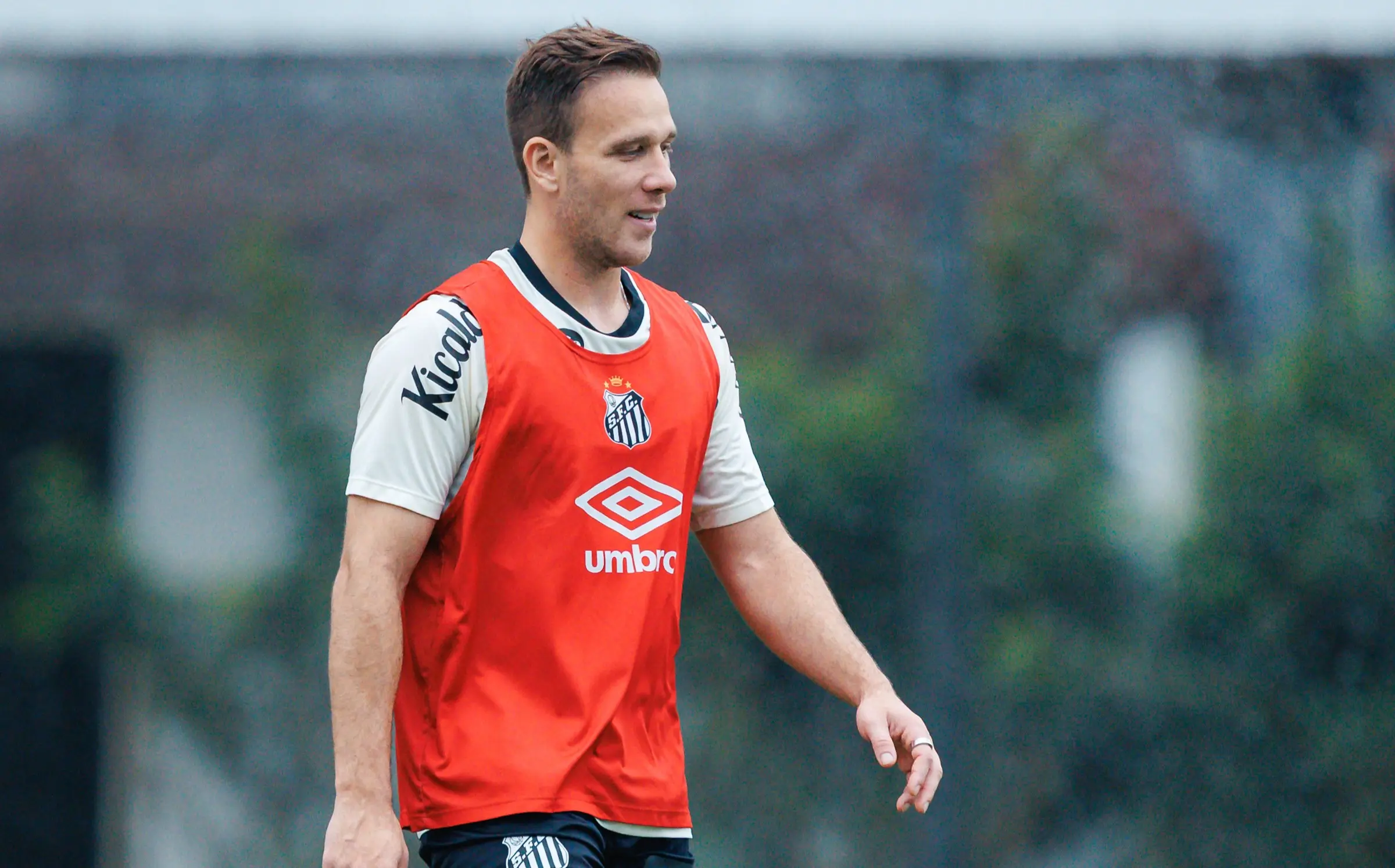 Santos planeja dar minutos a Arthur contra o Bragantino e trabalha por volta de Escobar