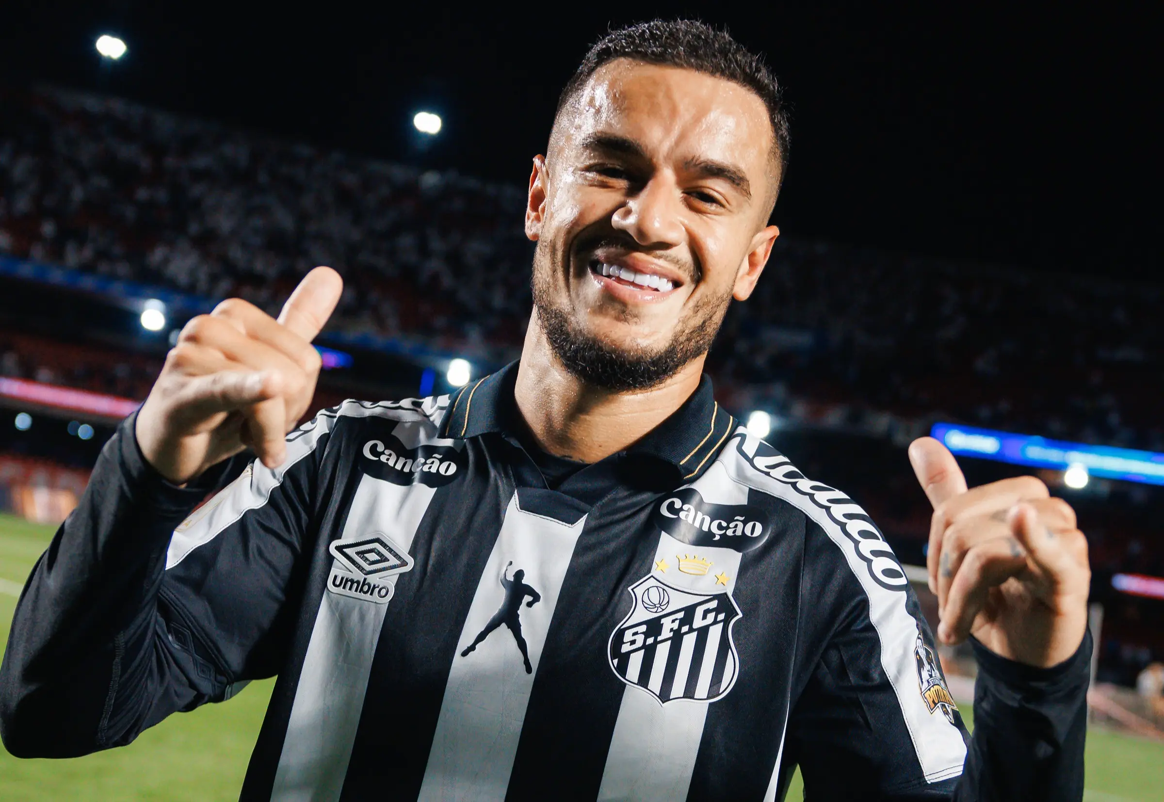 Coutinho estreia pelo Santos e inicia busca por espaço na reta final do Brasileirão