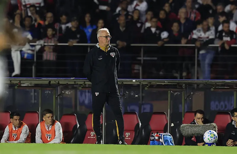 Dorival cita oscilações após vitória do São Paulo e celebra retorno de Lucas: “Jogador de personalidade”