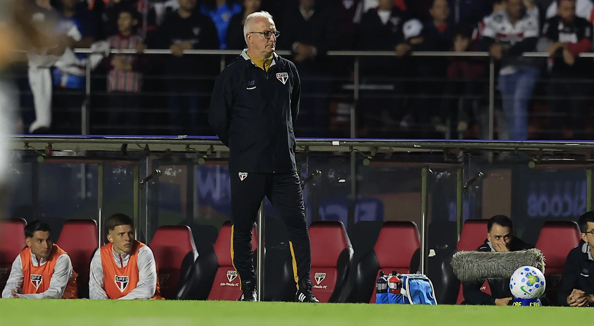Dorival vê derrota “difícil de explicar” e pede união no São Paulo: “Voltar a ser tudo que sempre foi”