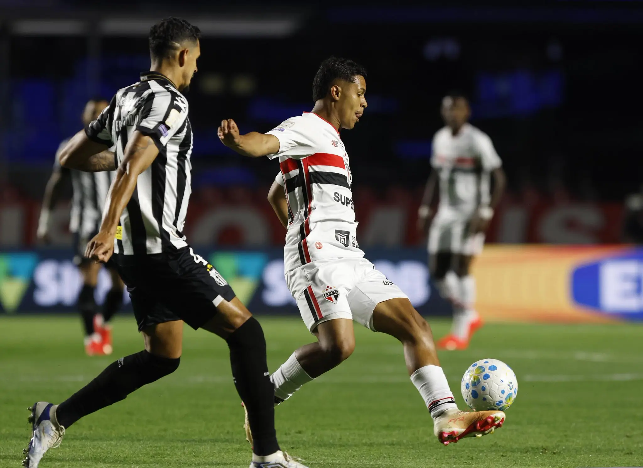 Entenda por que Ryan Francisco foi titular do São Paulo contra o Santos
