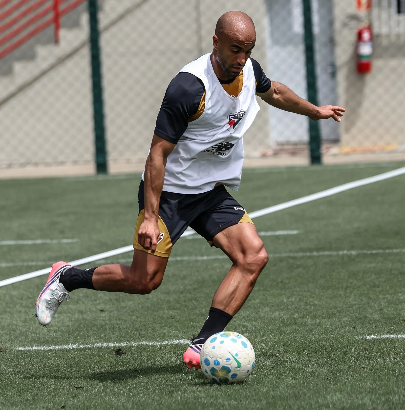 São Paulo não planeja apressar retorno de Lucas em meio a novos desfalques