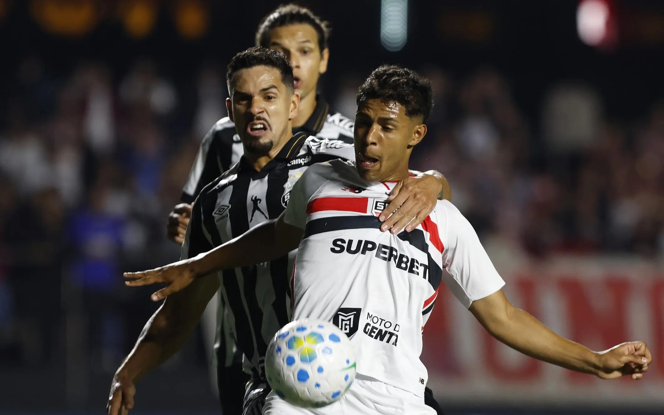 CBF divulga áudio do VAR de pênalti de Lucas Veríssimo em São Paulo x Santos; confira
