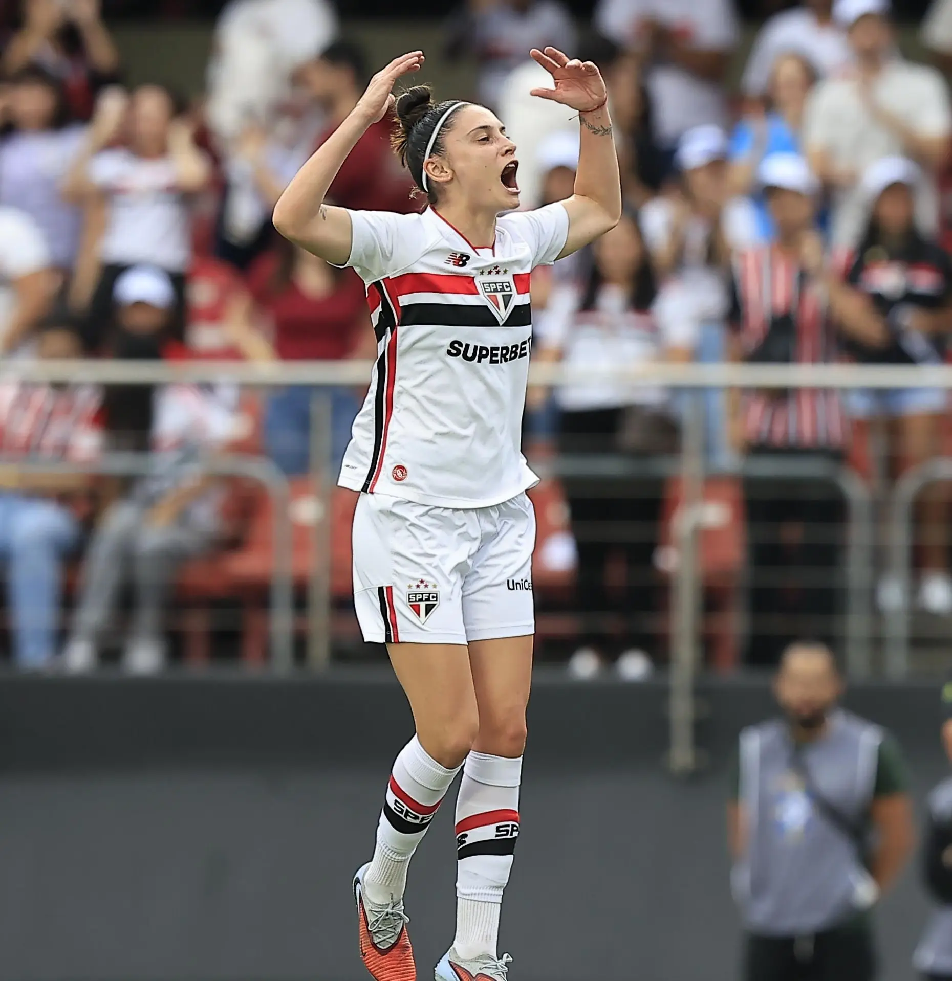 São Paulo supera ano turbulento e coroa campanha com primeiro título do Brasileiro feminino
