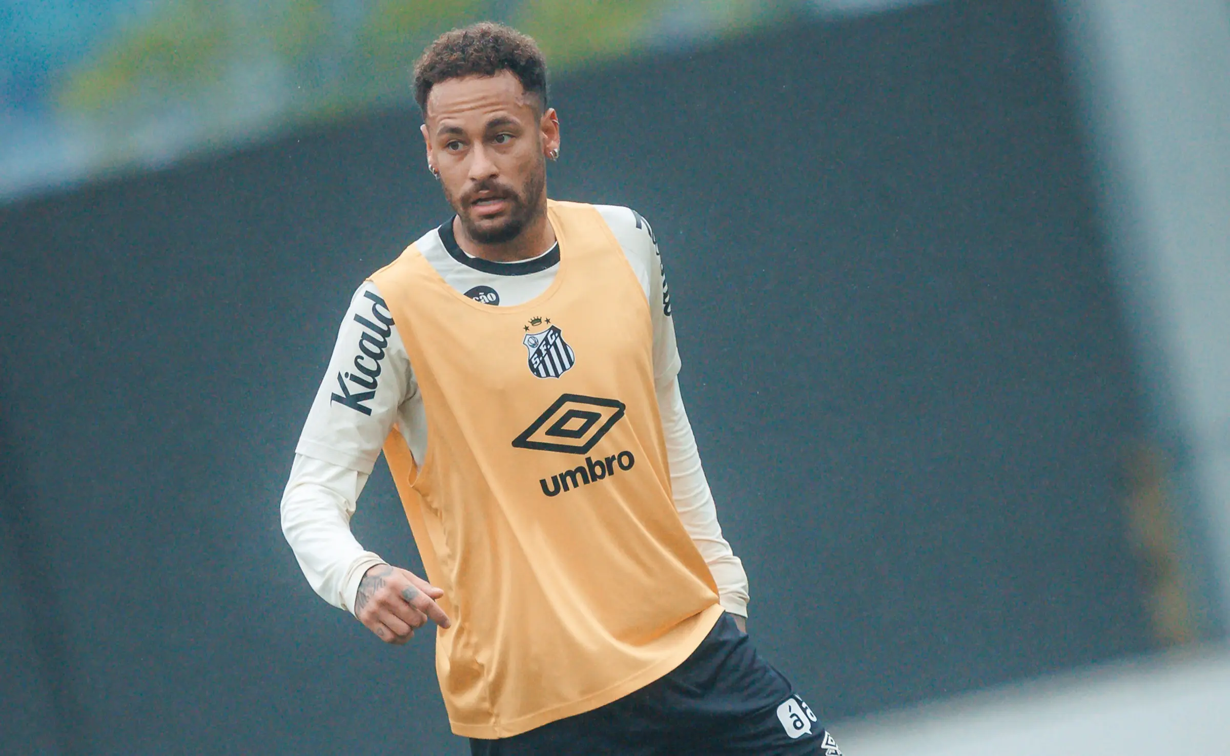 Neymar treina sem restrições em reapresentação e reforça o Santos contra o Flamengo