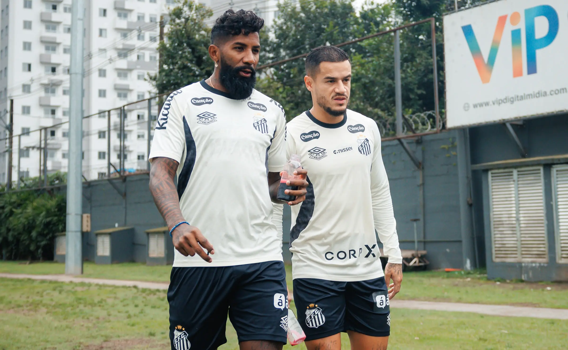 Santos deixa Flamengo para trás e lidera crescimento digital no futebol brasileiro