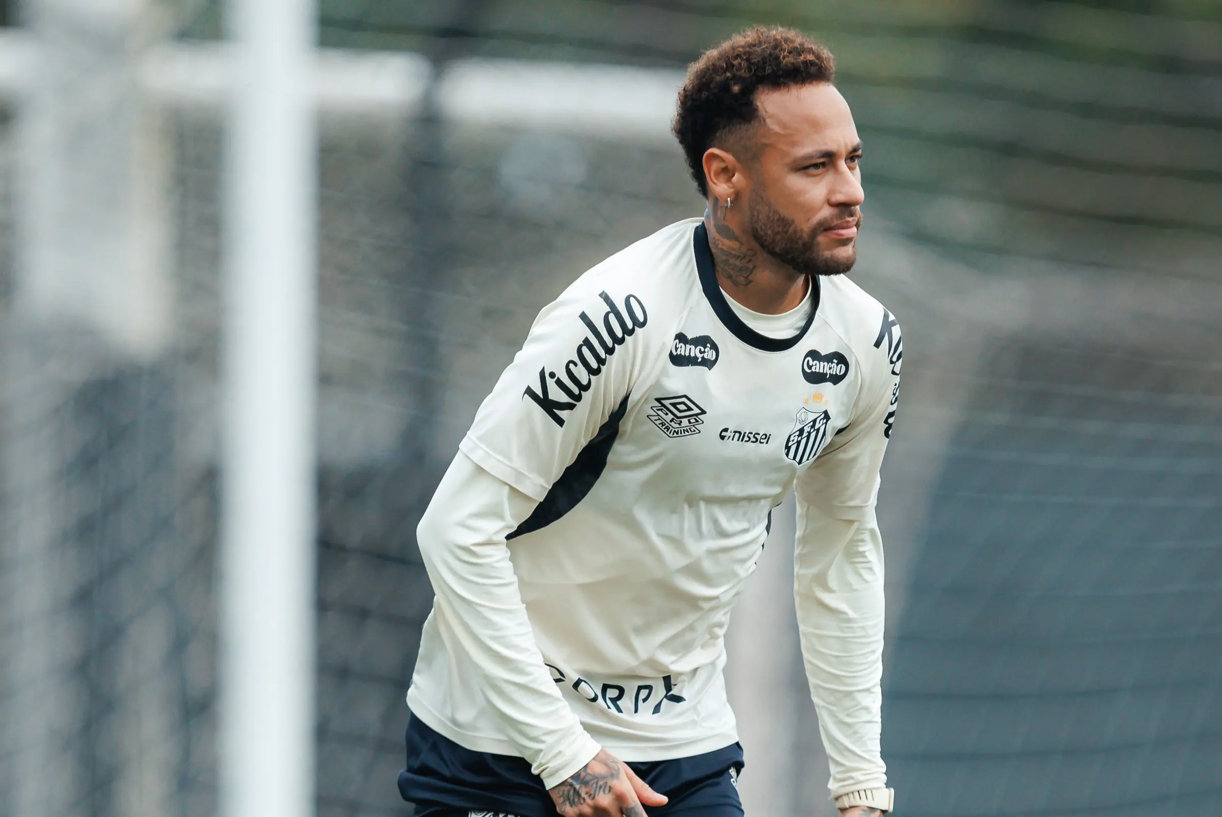 Diretor do Santos detalha condições para permanências de Neymar e Gabigol