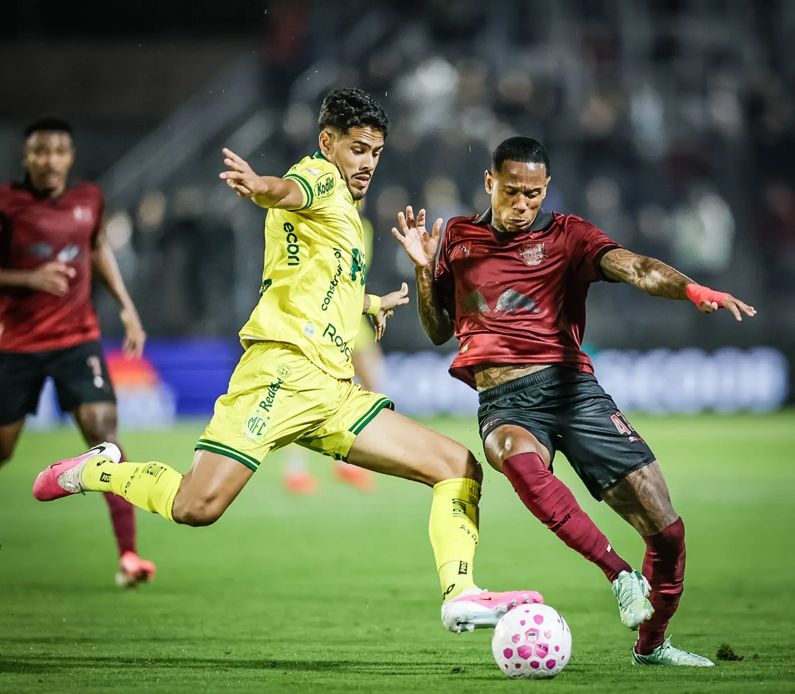 Com um a mais, Bragantino cede empate ao Mirassol pelo Brasileirão