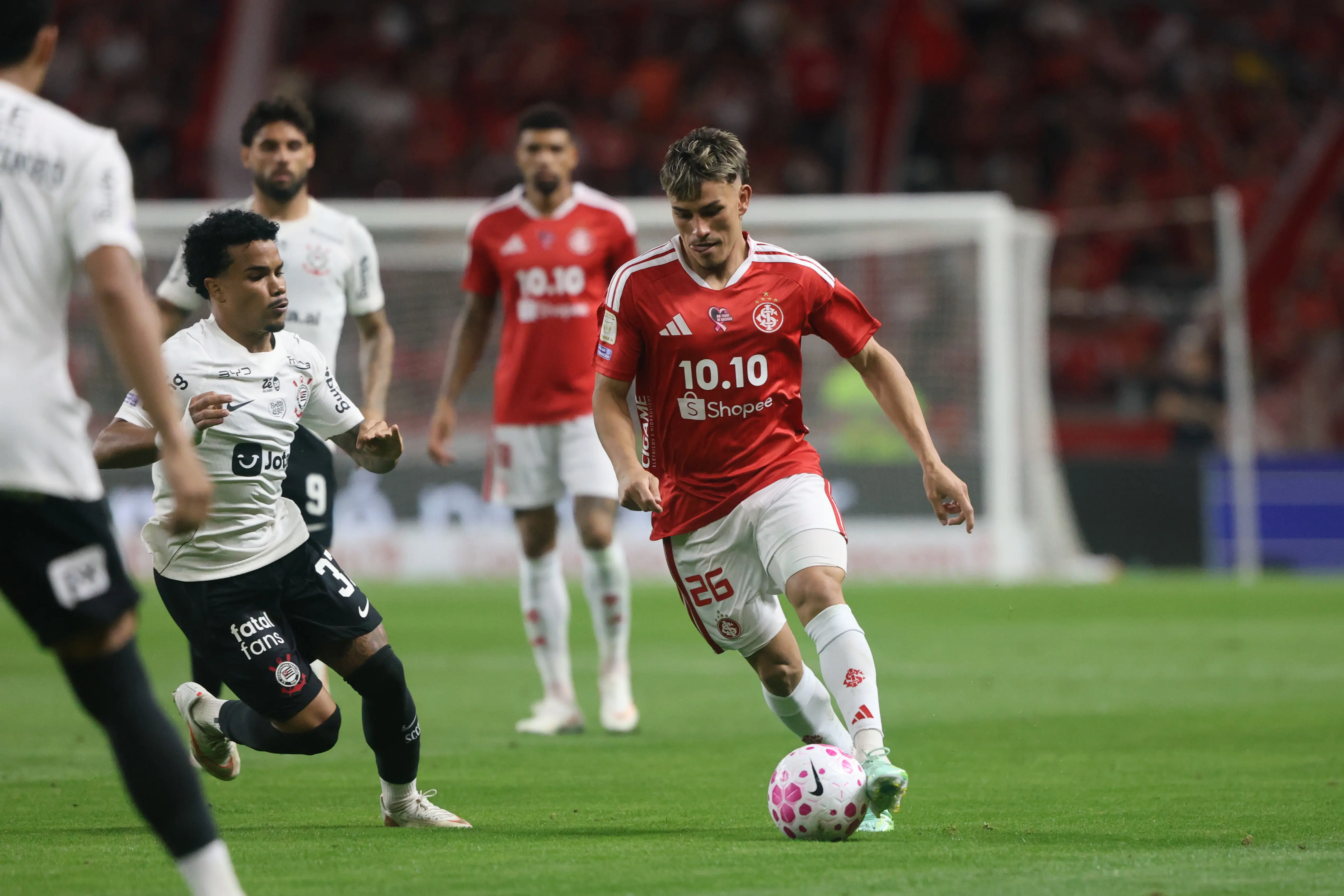 Veja galeria de fotos do jogo entre Internacional e Corinthians pelo Brasileirão