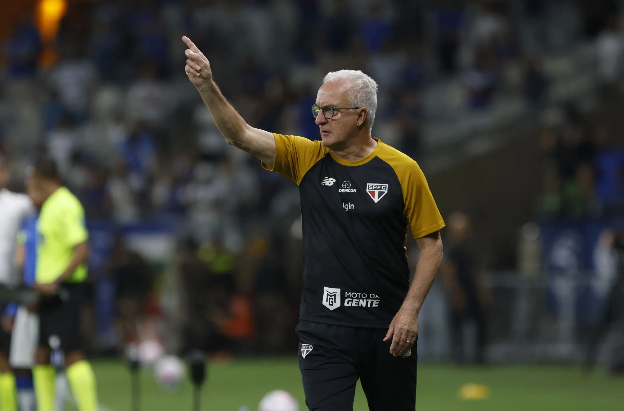 Dorival vê derrota merecida do São Paulo, mas evita culpar desfalques: “Momento complicado”