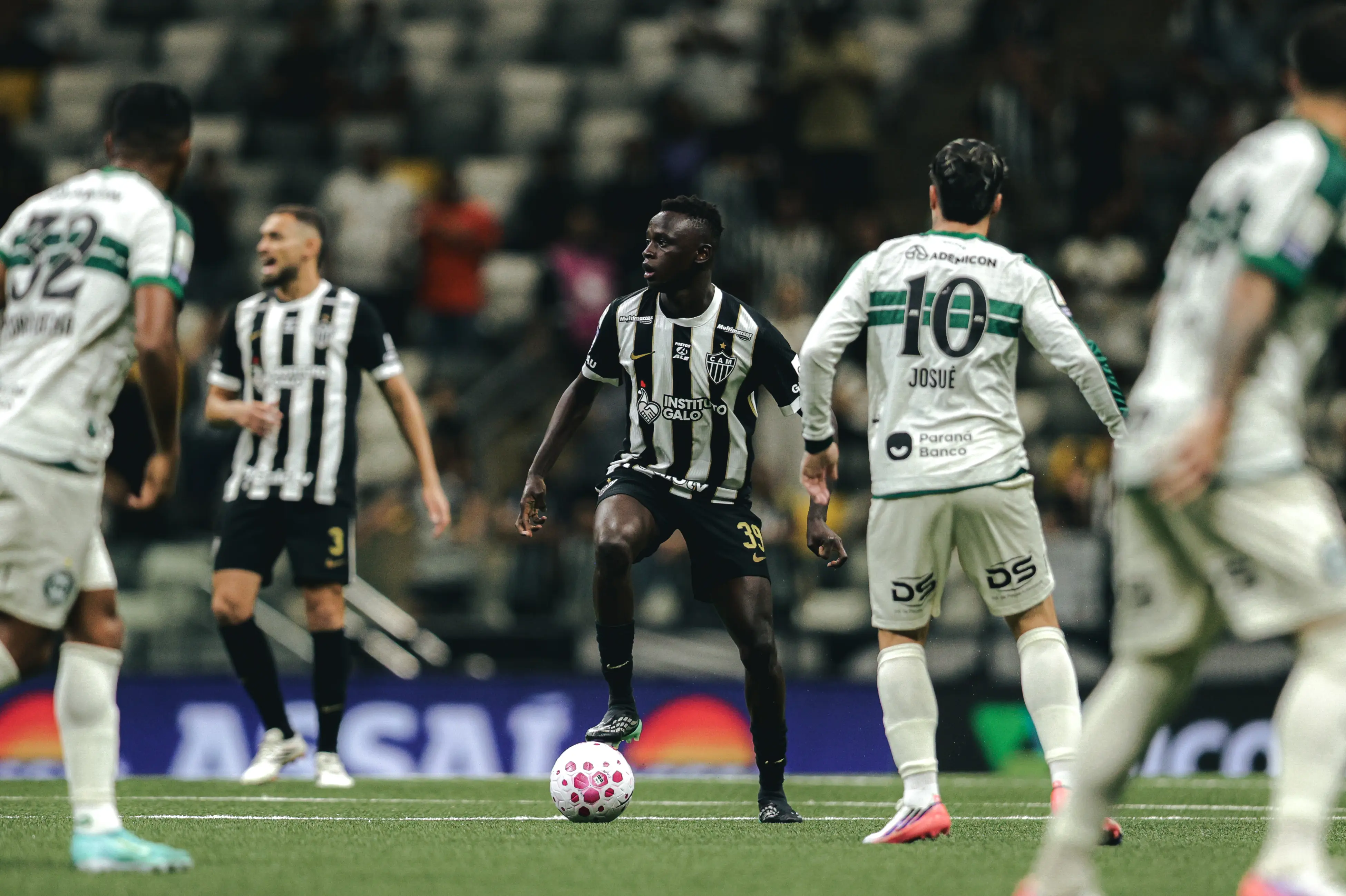 Veja fotos do duelo entre Atlético-MG e Coritiba pelo Brasileirão