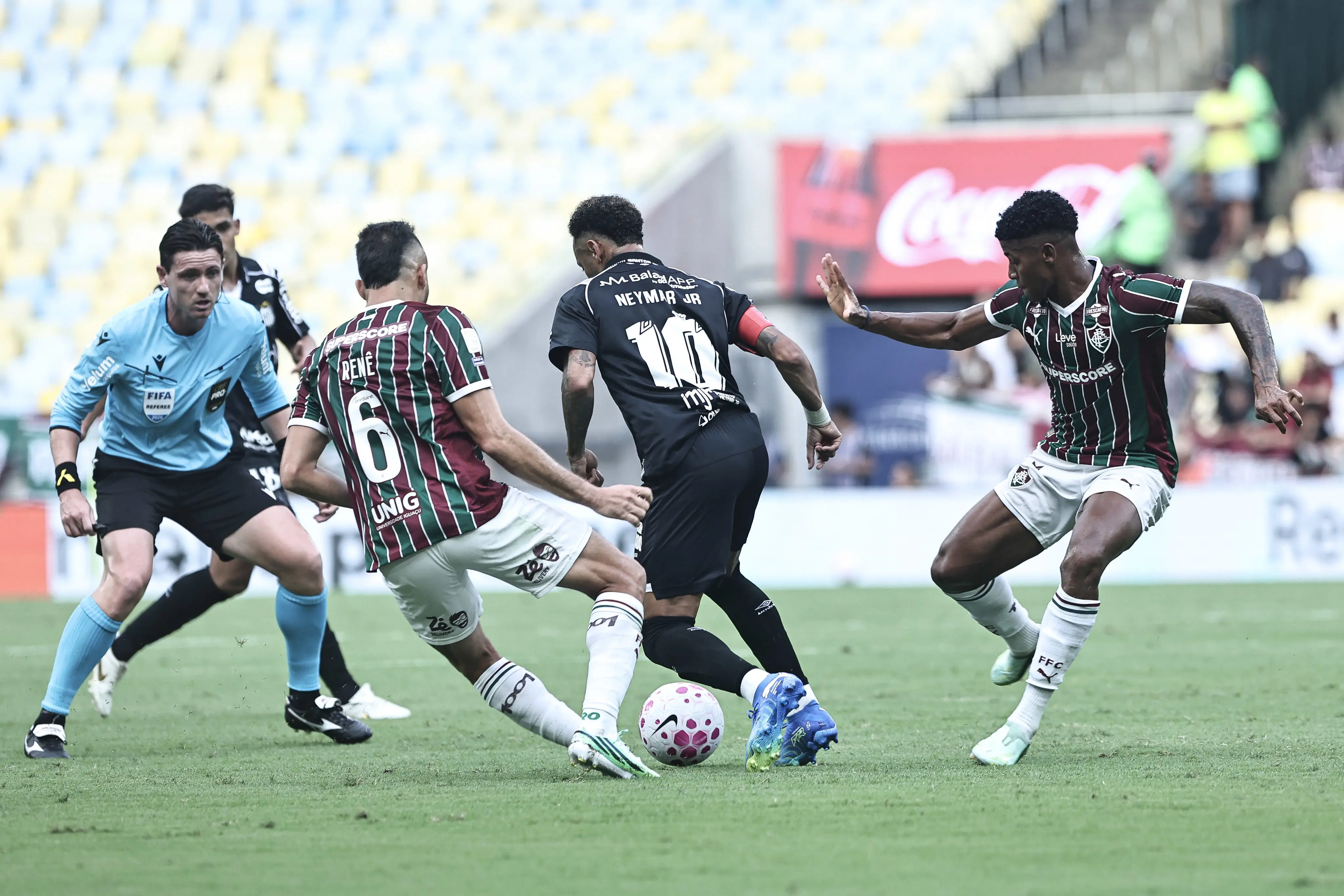 Santos tem semana de retorno à Vila Belmiro em duelo direto por vaga na Libertadores