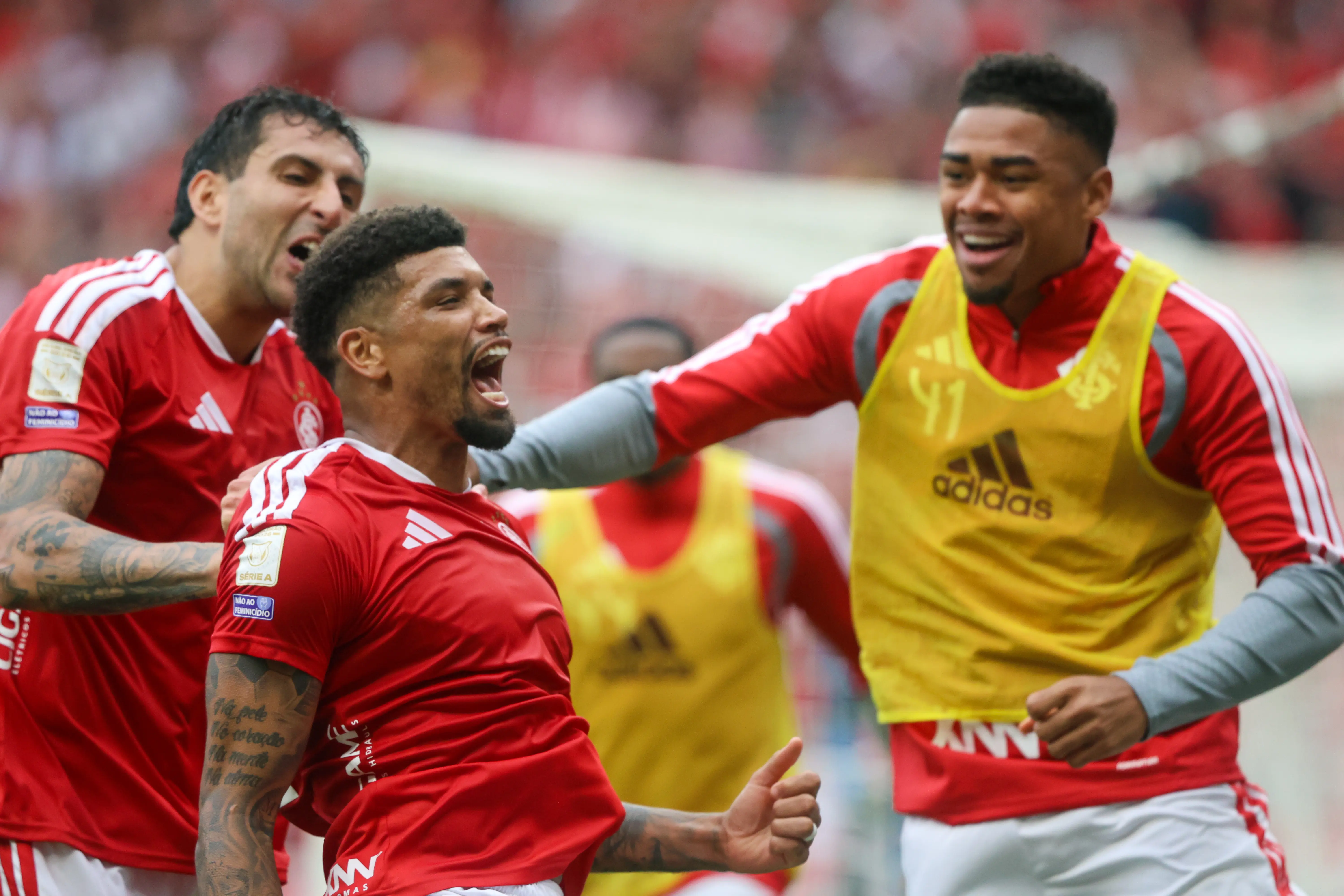 Melhores momentos: Internacional 3 x 0 Botafogo pelo Brasileirão