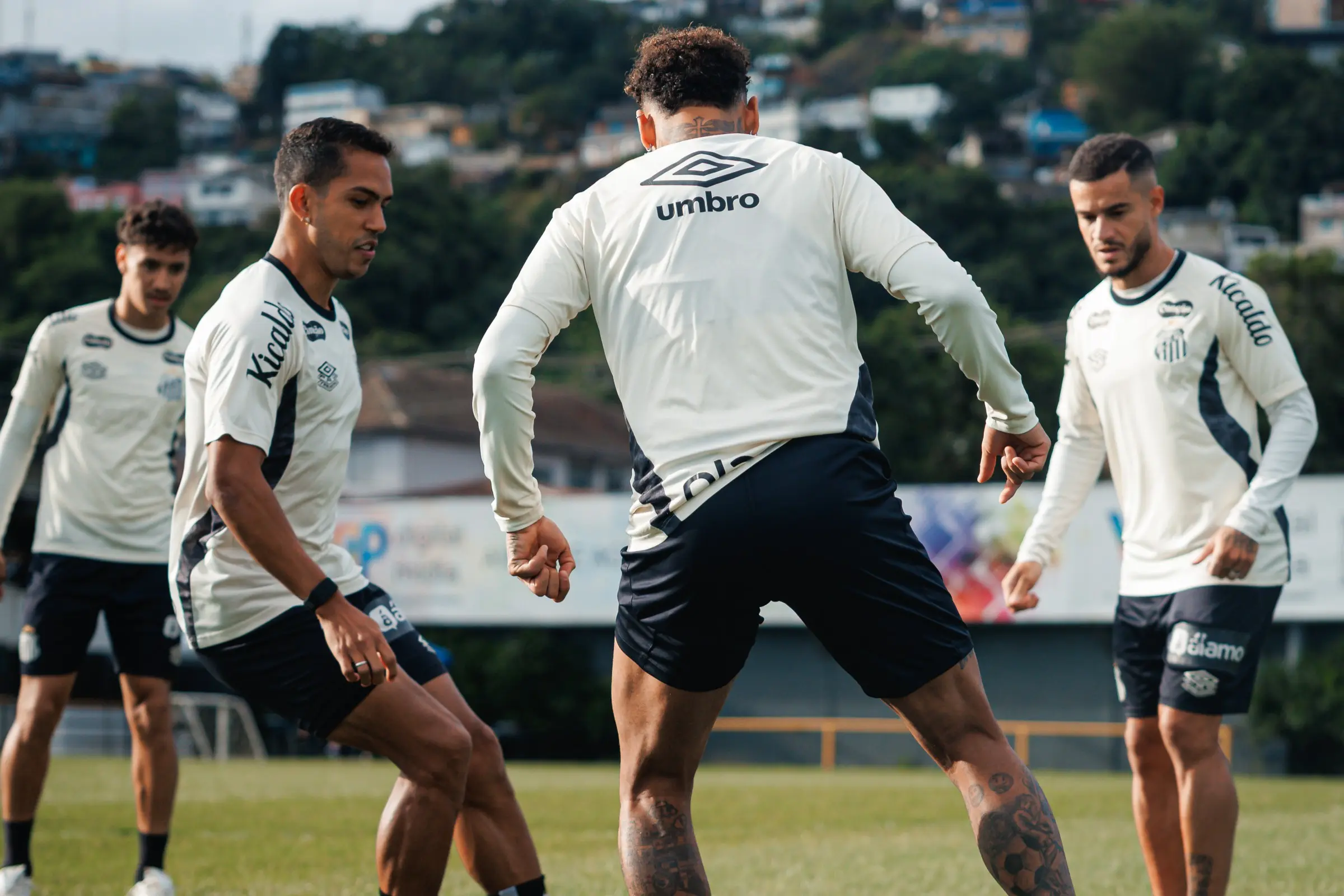 Santos faz treino tático e encerra preparação para clássico contra o Palmeiras; veja provável escalação