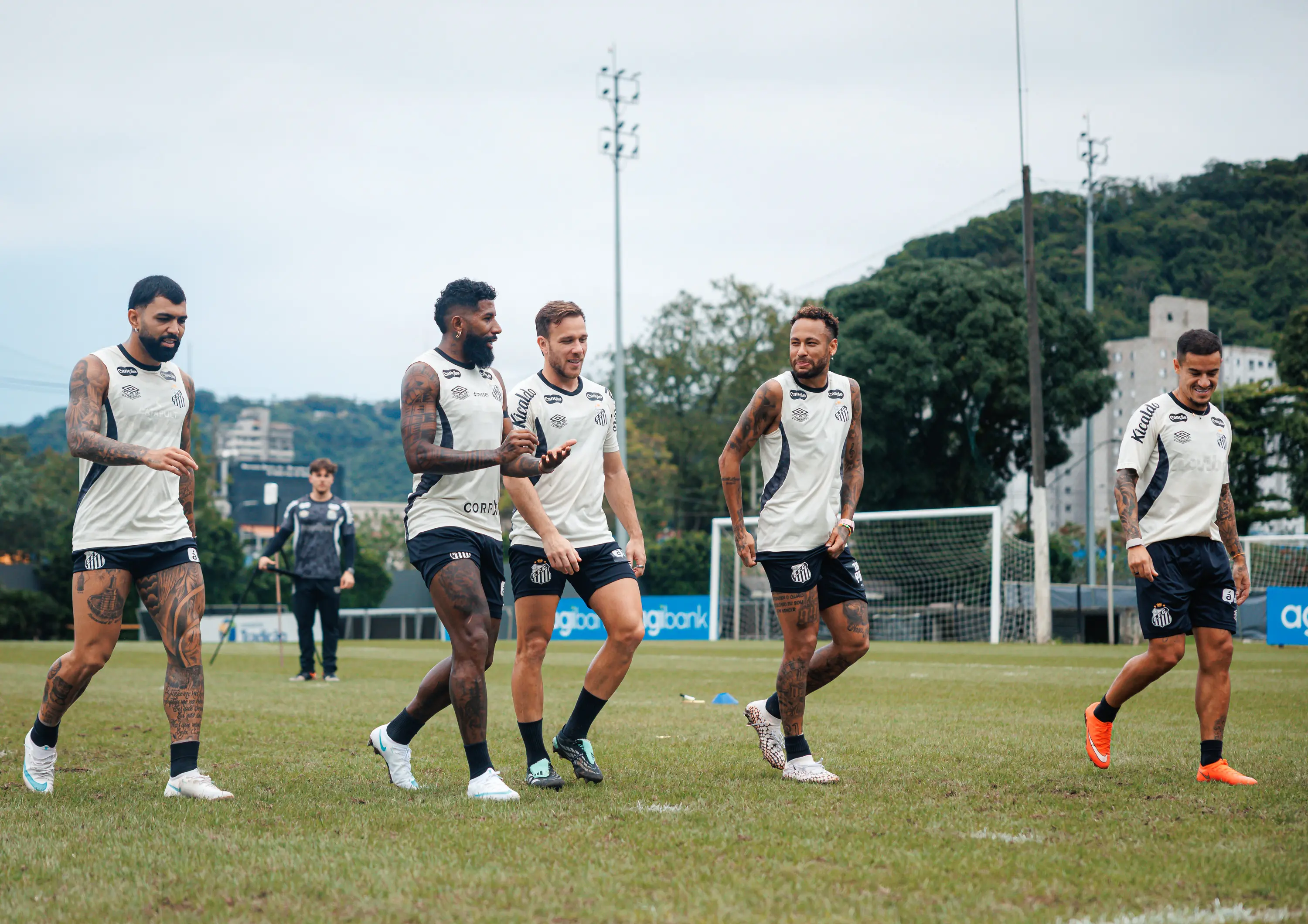 Santos faz treino tático com titulares e avança em preparação para enfrentar o Bragantino