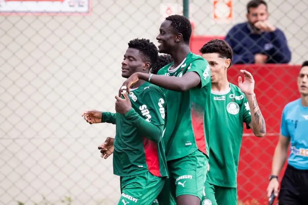 Palmeiras vence São Paulo em Cotia e abre vantagem nas quartas do Paulista sub-20