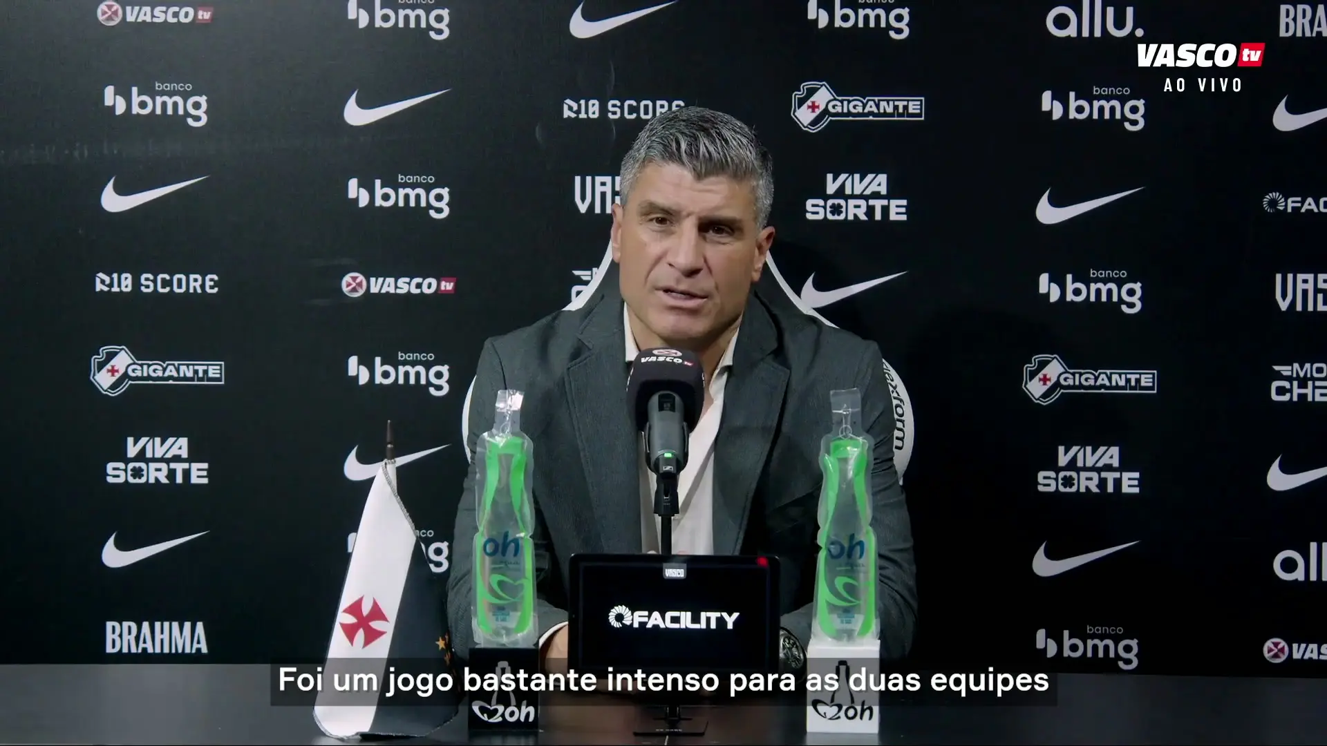Pedro Emanuel exalta virada do Vasco em São Januário: ‘Emoção do futebol’