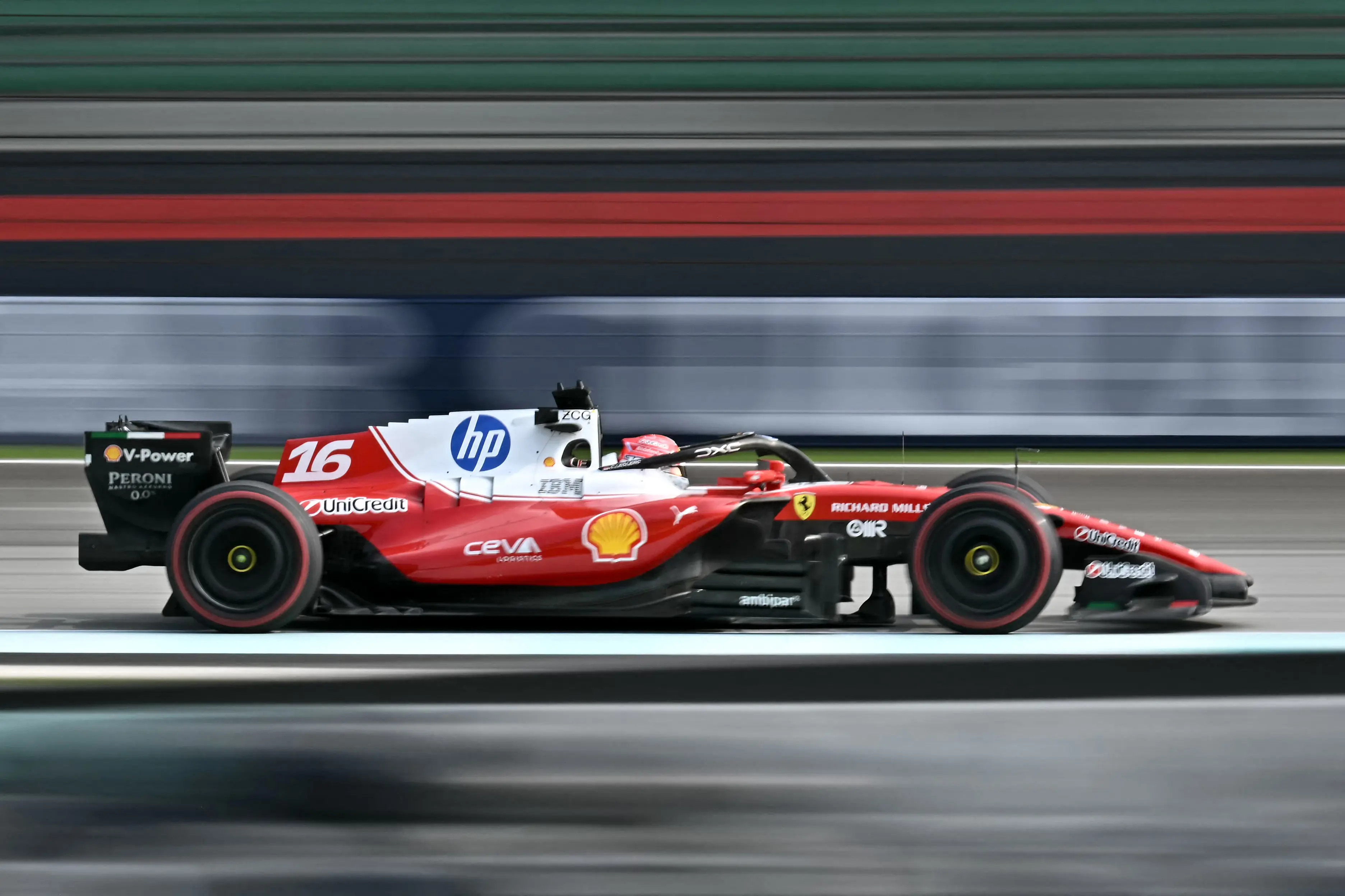 GP do Bahrein: Leclerc é o mais rápido e Hadjar fica em 2º no segundo treino livre