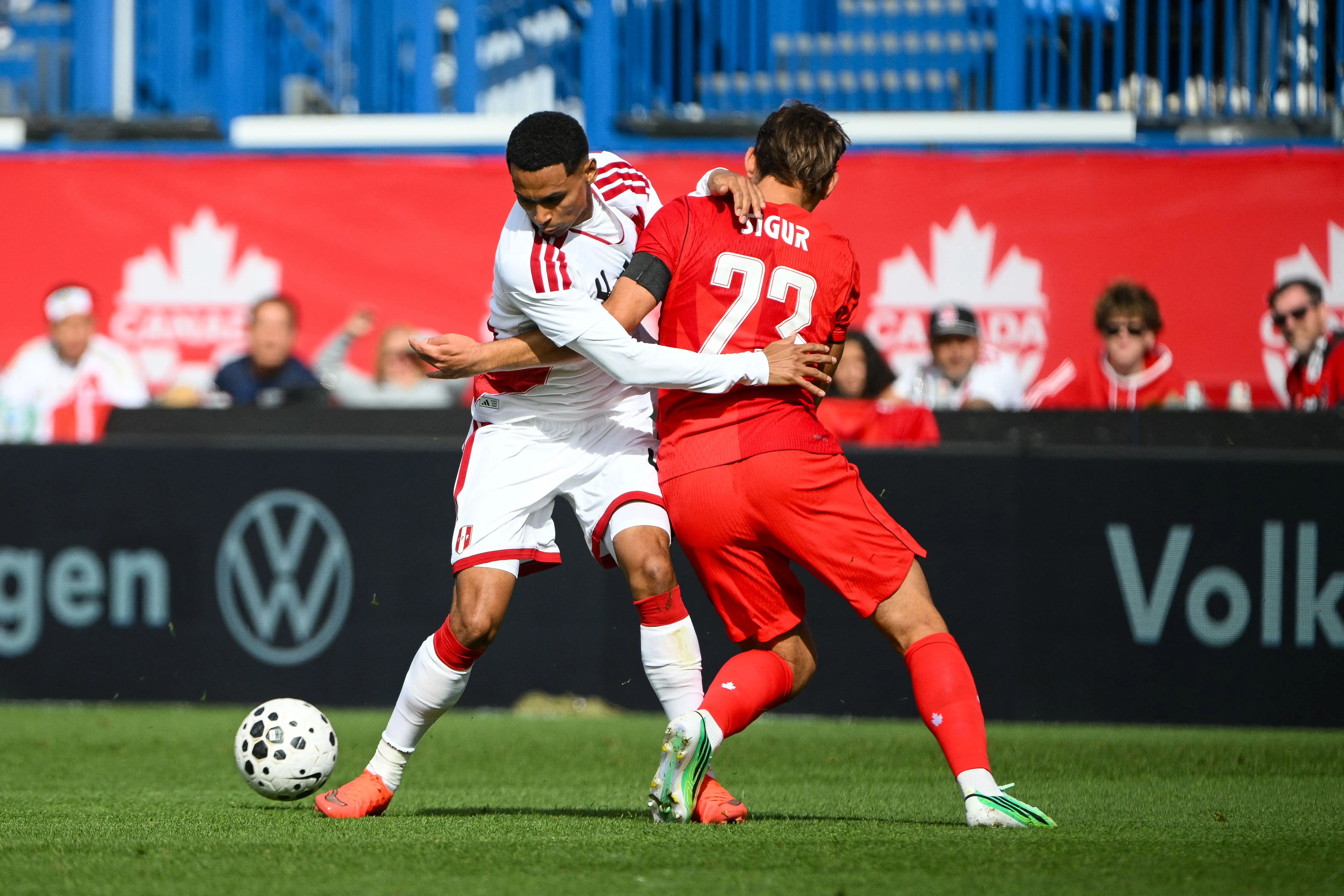 Veja as fotos do confronto entre Canadá e Peru neste sábado