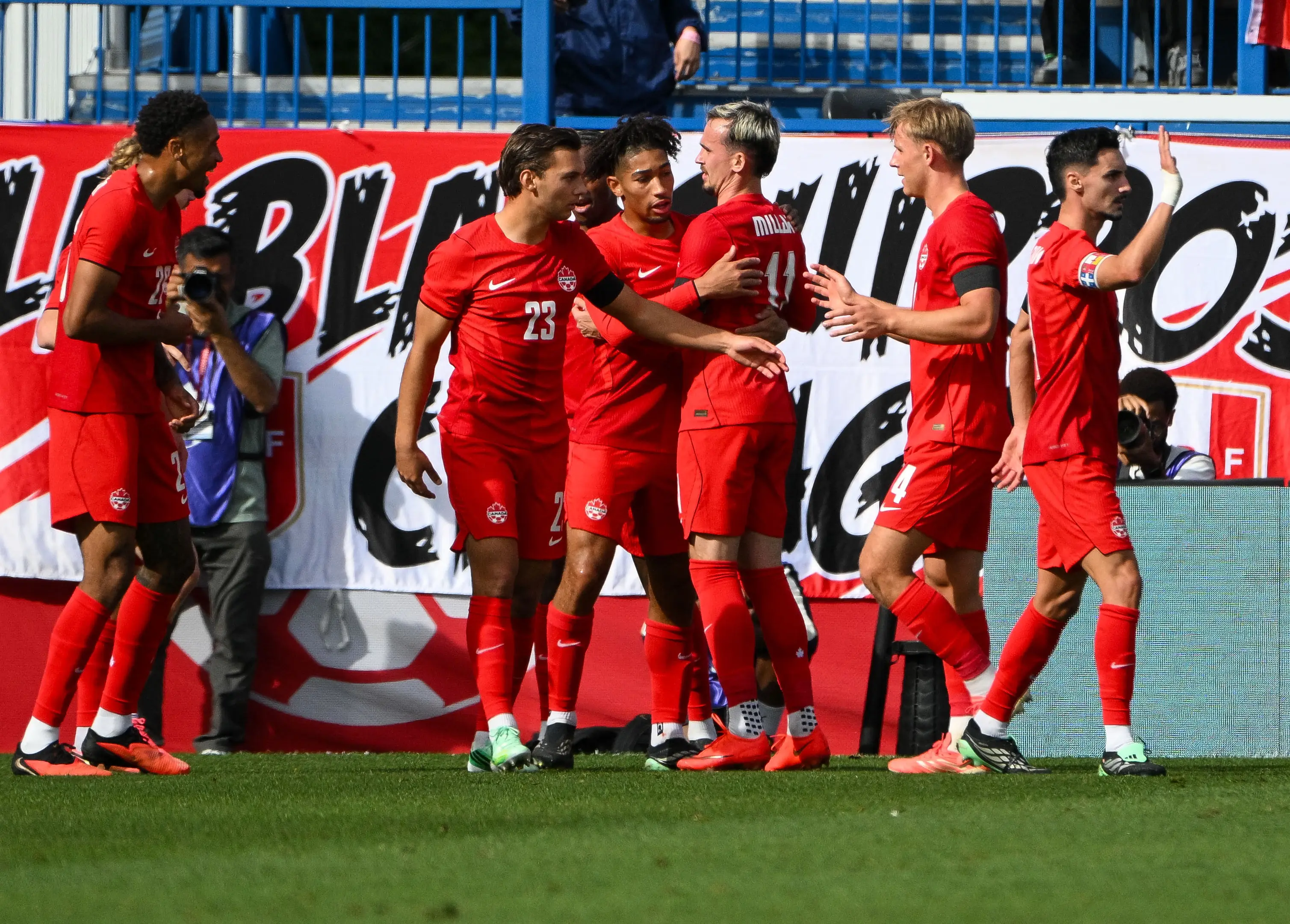 Canadá bate Peru, e Mano Menezes segue sem vencer na seleção