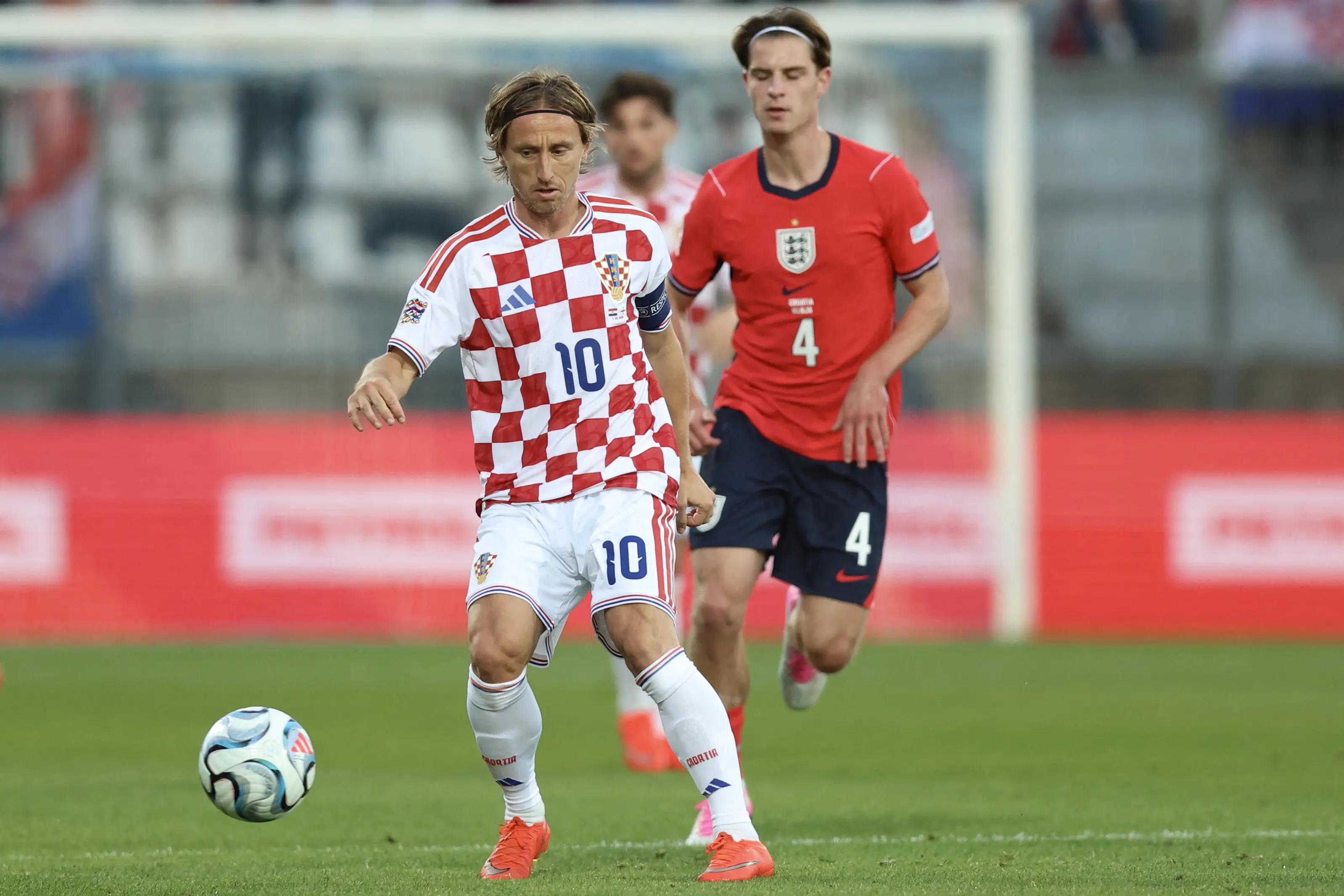 Modric pede apoio da torcida após goleada sofrida pela Croácia diante da Inglaterra