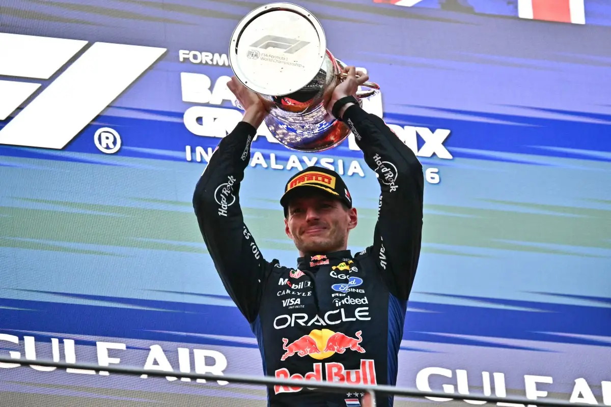Verstappen vence GP do Bahrein após corrida caótica; Bortoleto é 18º