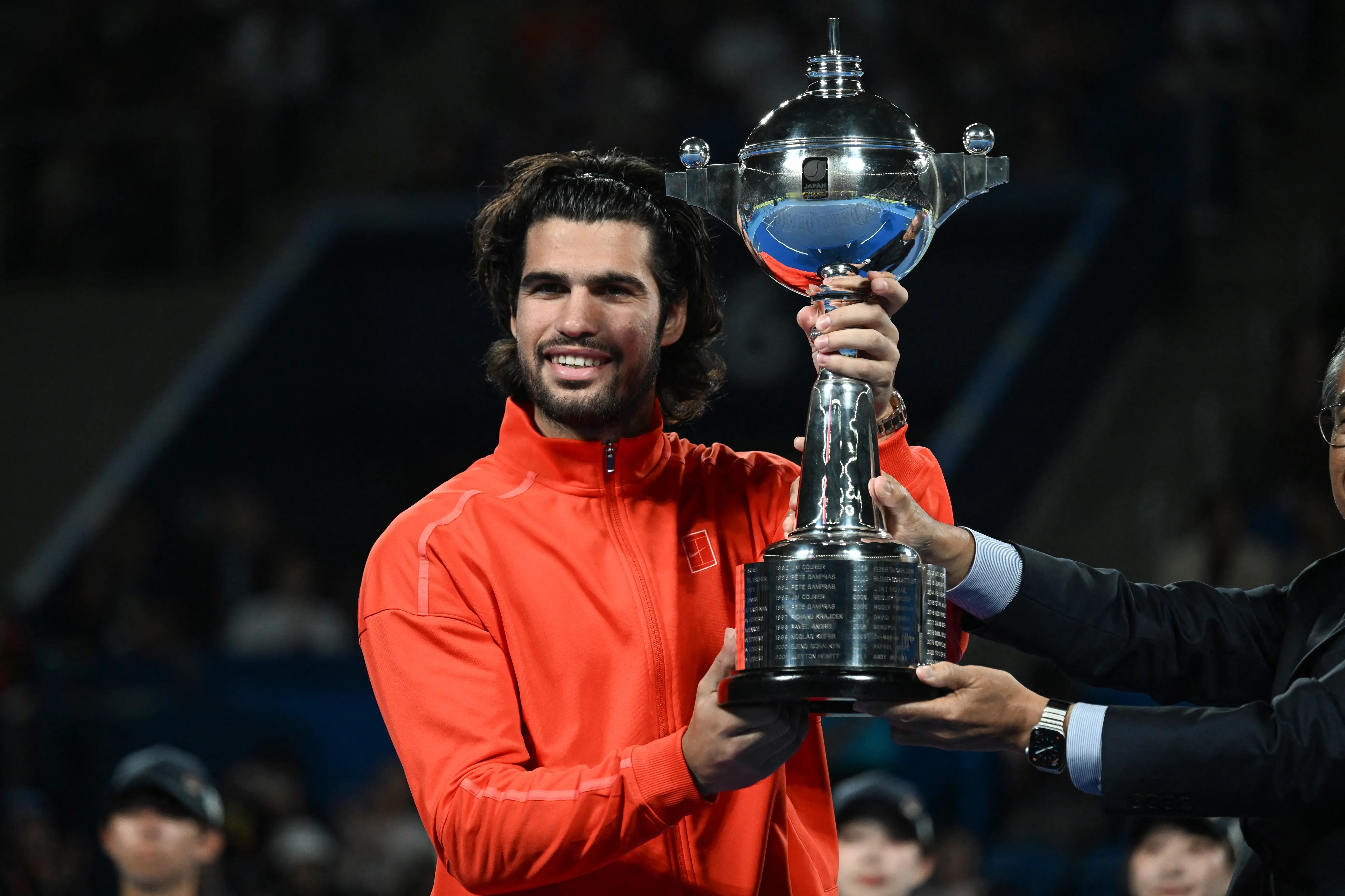 Alcaraz é campeão do ATP 500 de Tóquio, seu primeiro título após lesão no punho