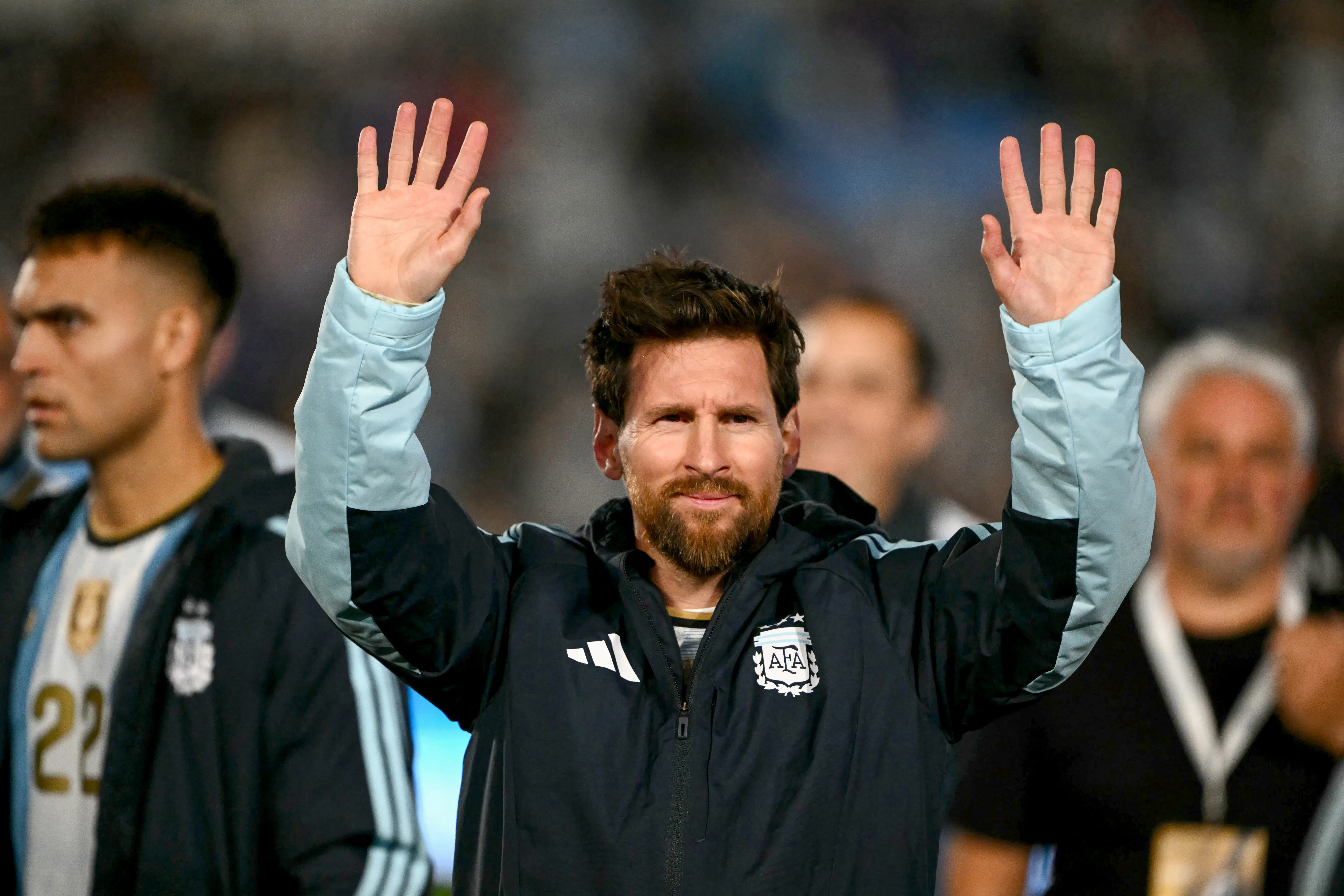 Messi celebra Maradona em despedida, e Cristiano manda recado: “Todo meu respeito”