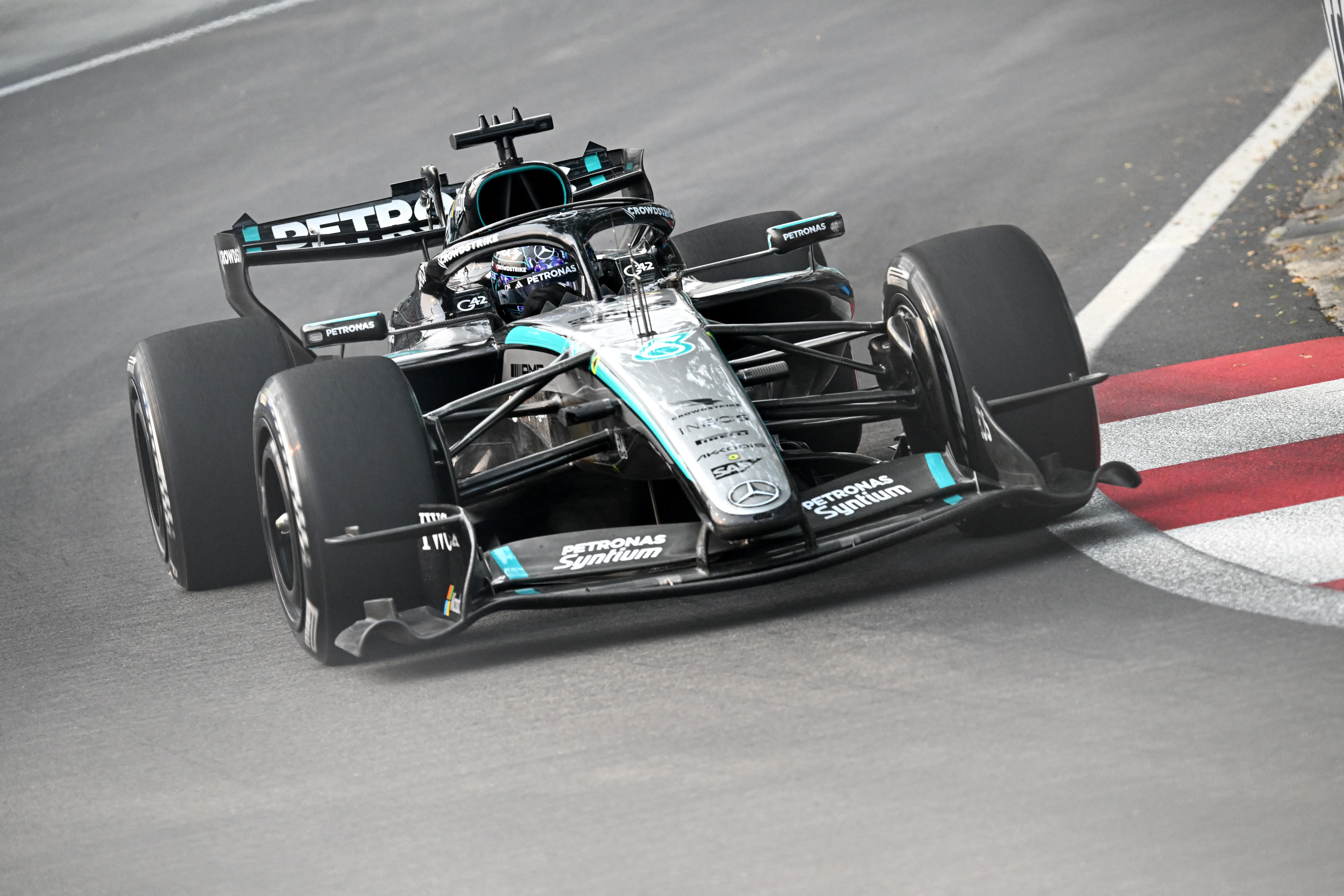 Russell lidera treino livre do GP de Singapura da F1; Bortoleto termina em 16º