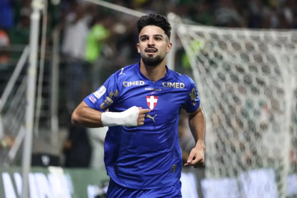 Palmeiras vence o Bahia e fica a um ponto da liderança do Brasileirão