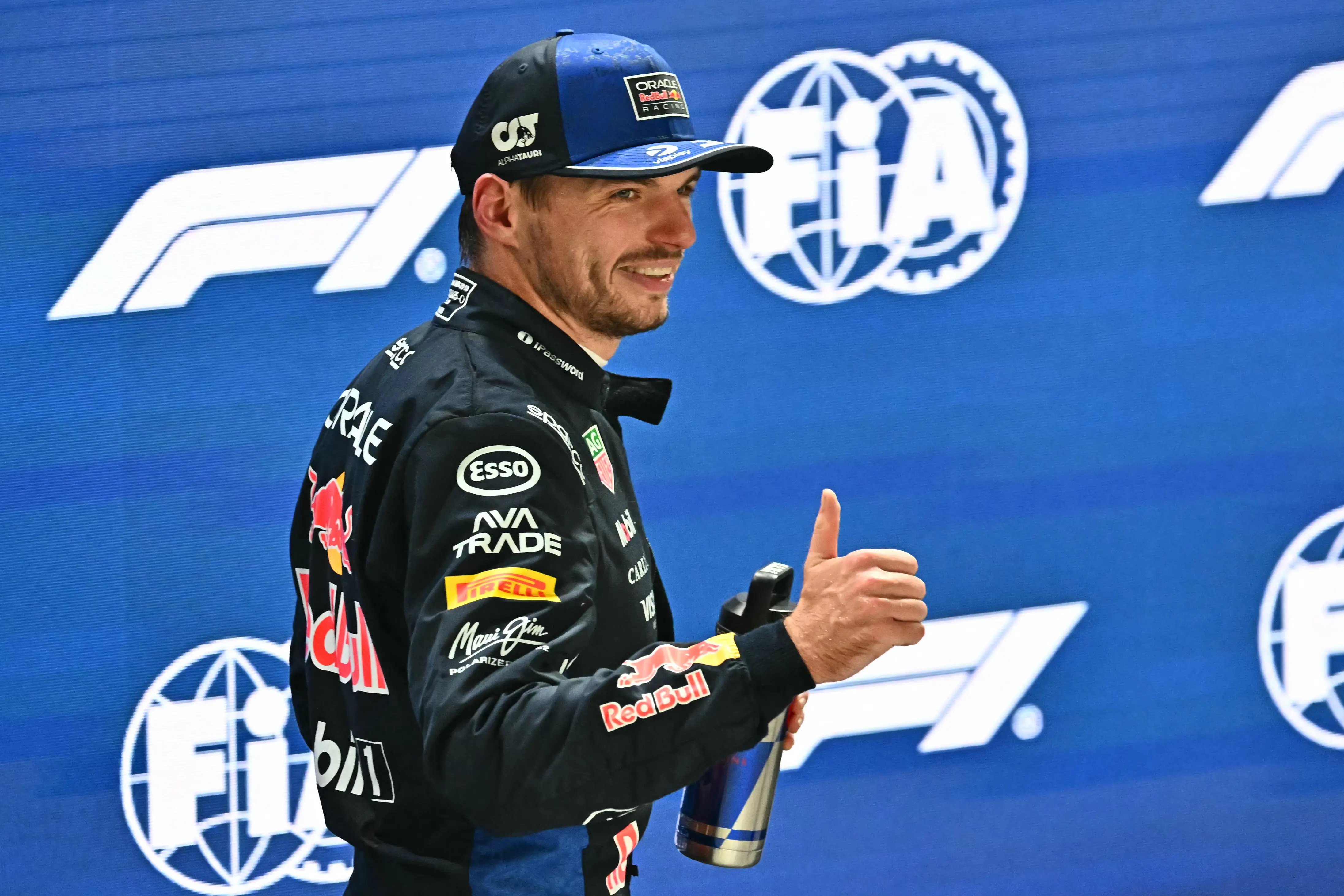 Verstappen faz a pole position do GP de Singapura de F1; Bortoleto larga em 14º