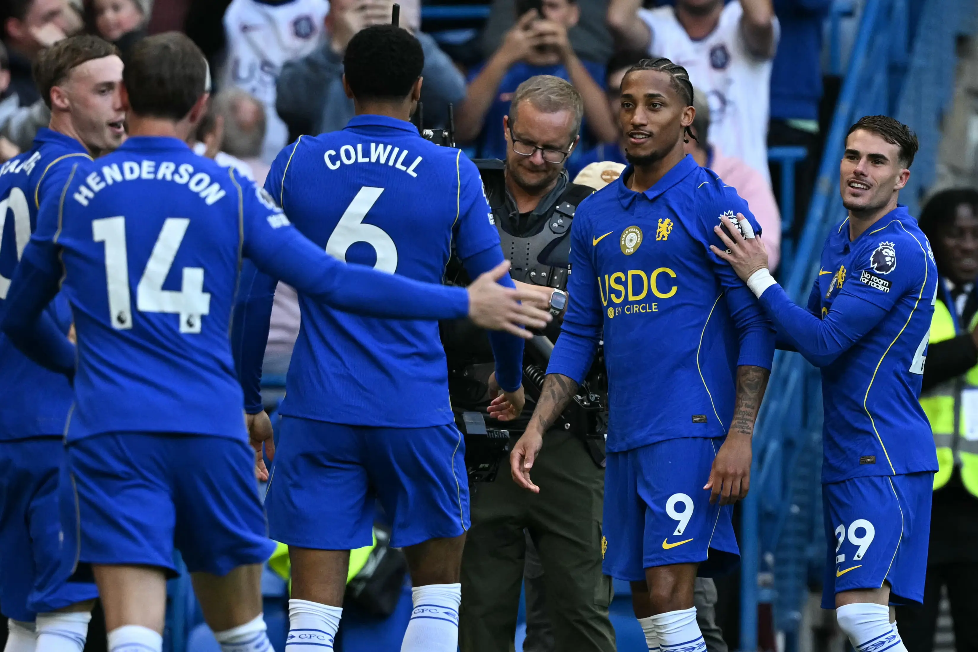 Com dois gols de João Pedro, Chelsea goleia Bournemouth pelo Campeonato Inglês