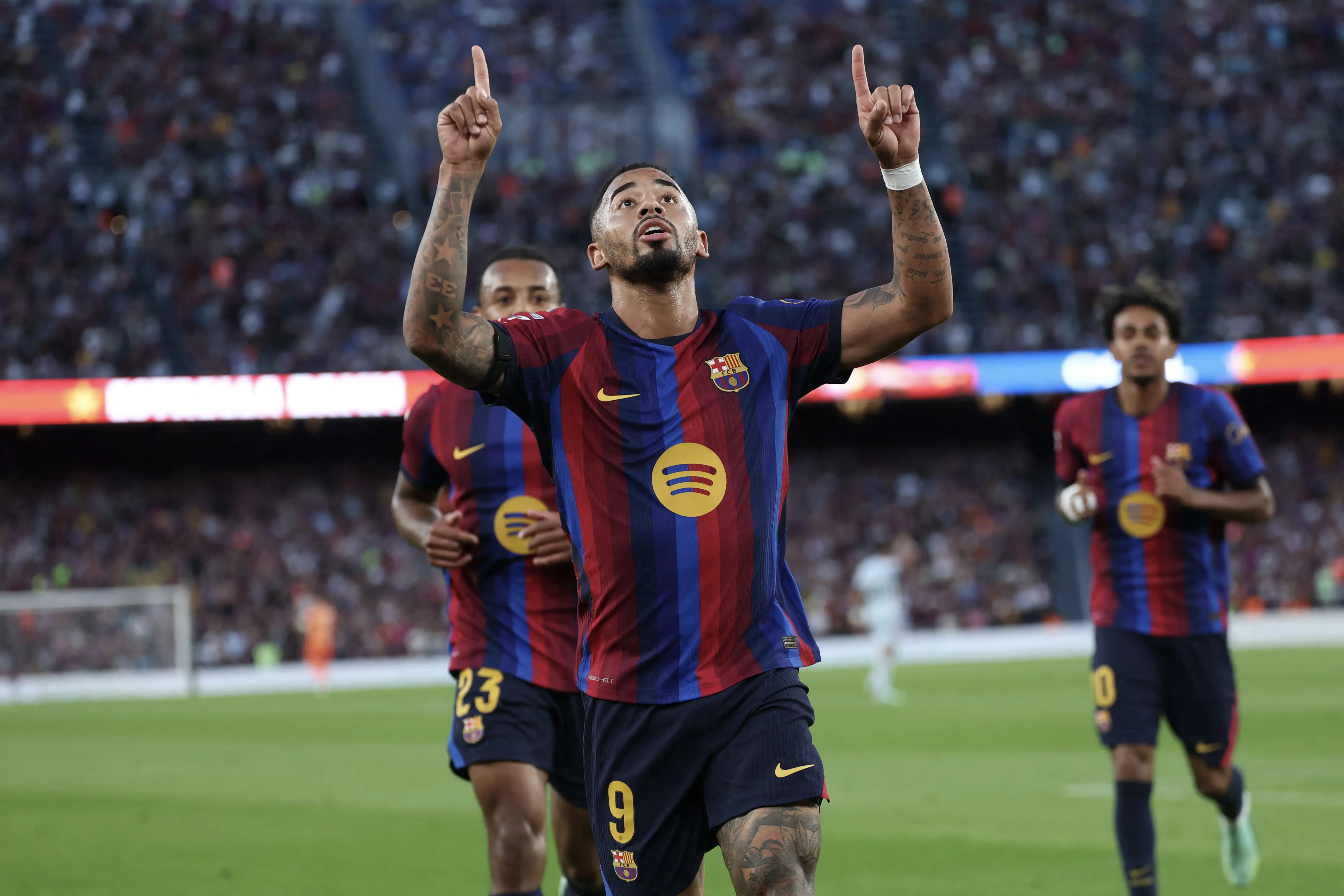 Com gol de Gabriel Jesus, Barcelona vence Getafe e mantém liderança do Espanhol