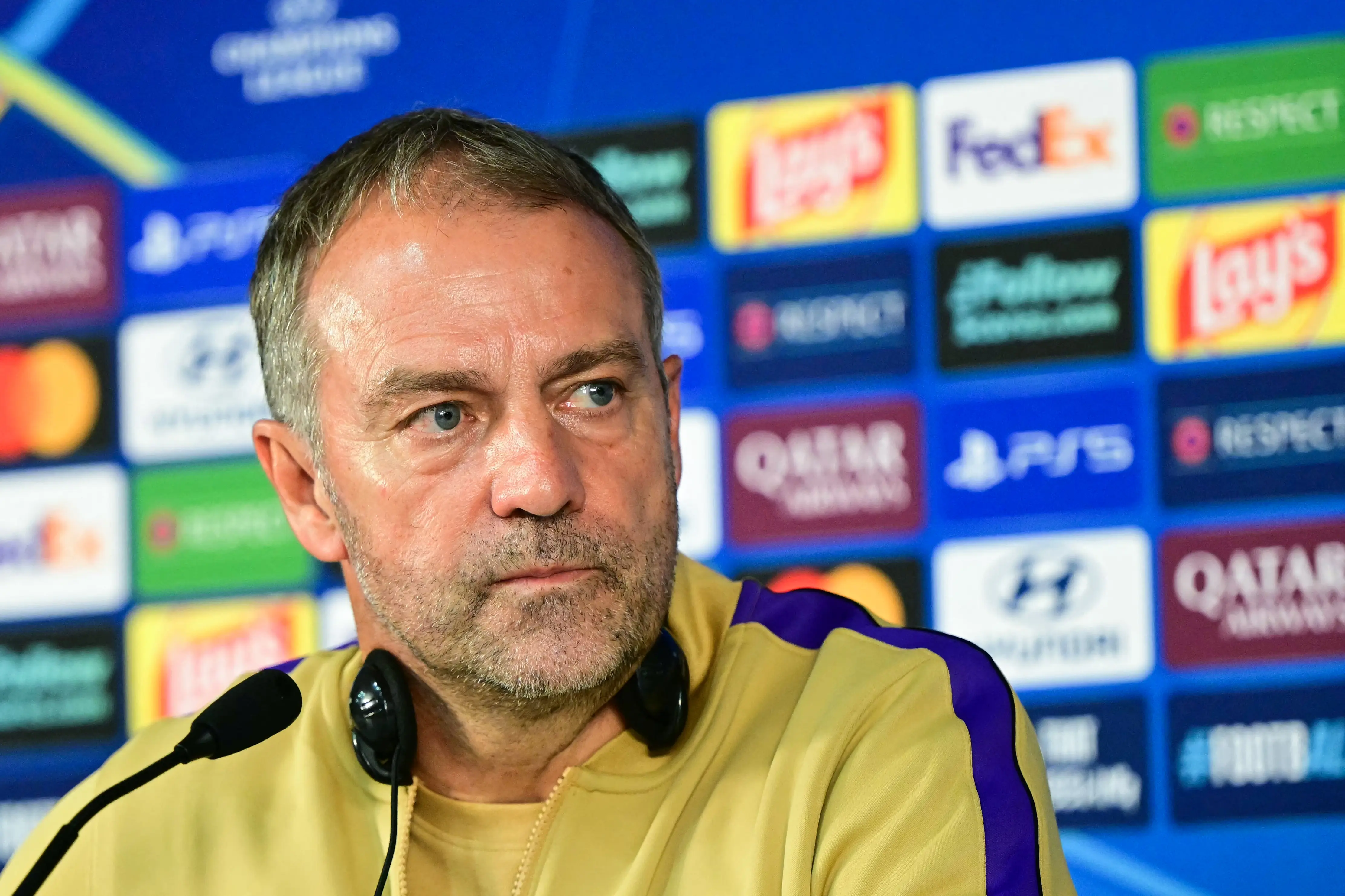 Técnico do Barcelona, Flick alerta para a pressão no estádio do Galatasaray
